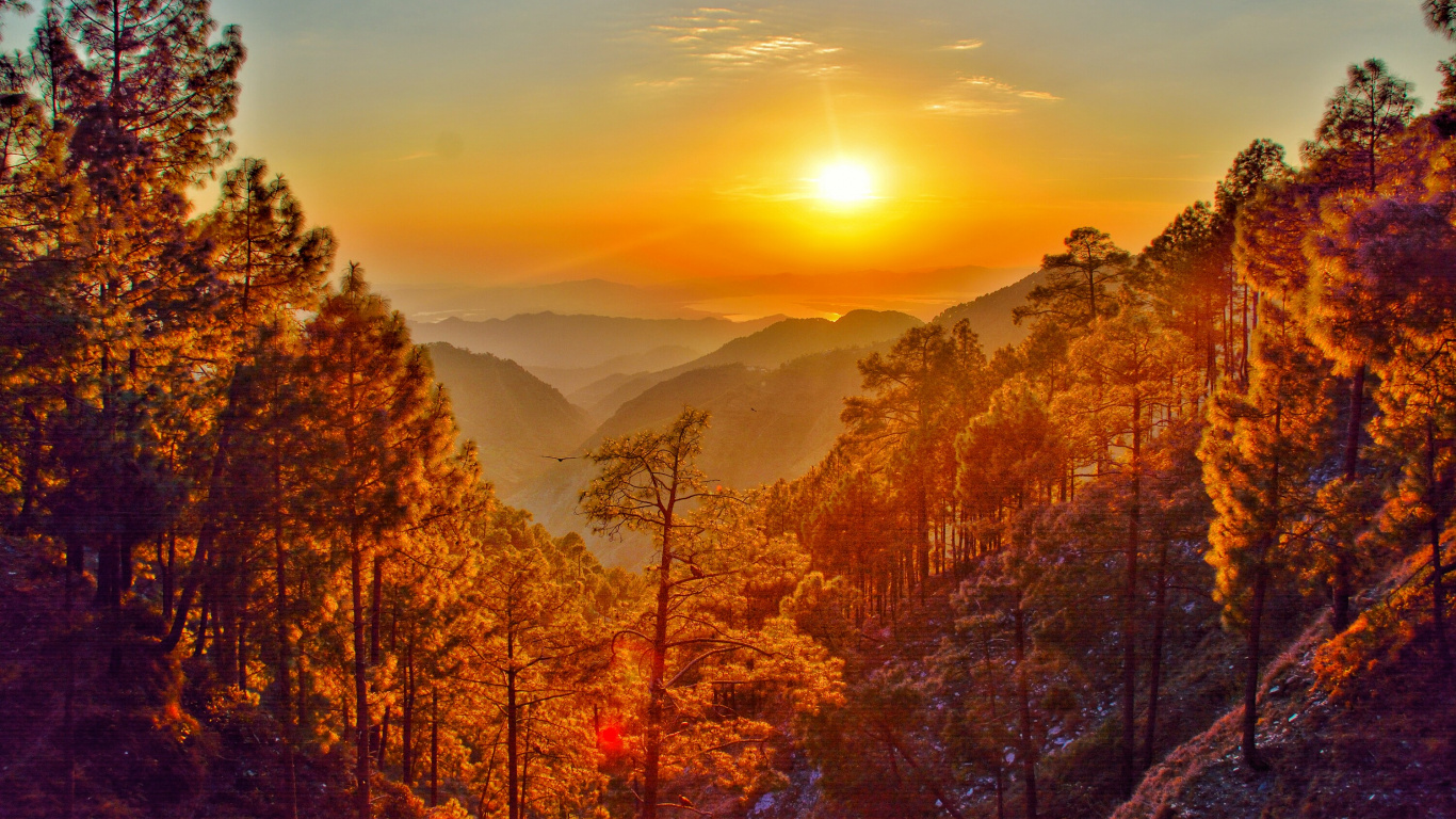 Обои природа, утро, солнечный свет, гора, небо в разрешении 1366x768