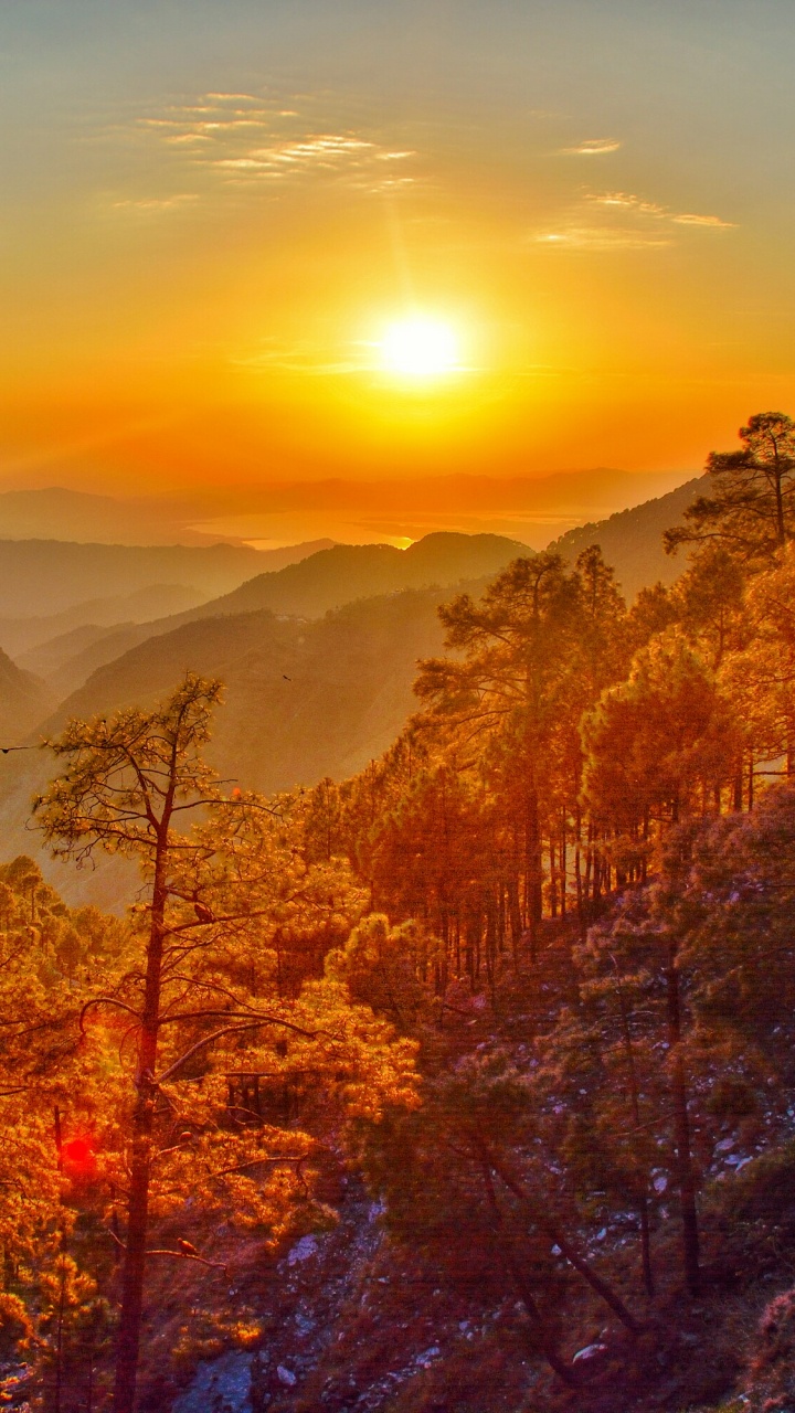 Обои природа, утро, солнечный свет, гора, небо в разрешении 720x1280