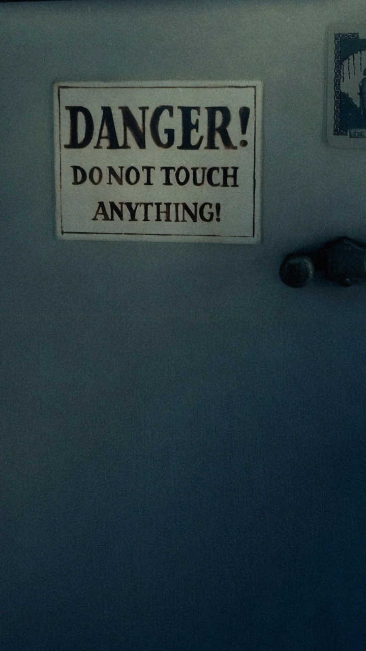 Обои Аннабель, Эд и Лоррейн Уоррен, Новая Линия Кино, дверь, машина в разрешении 720x1280