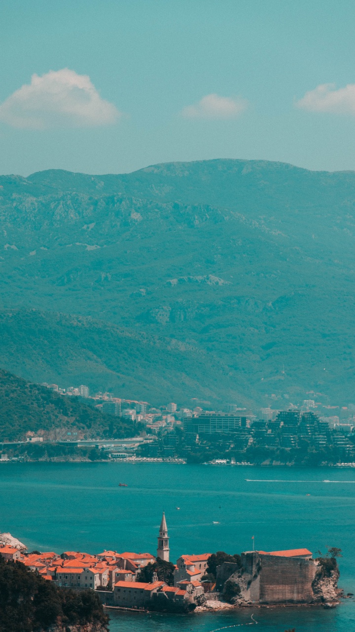 Обои microsoft azure, зеленый, облако, озеро, вода в разрешении 720x1280