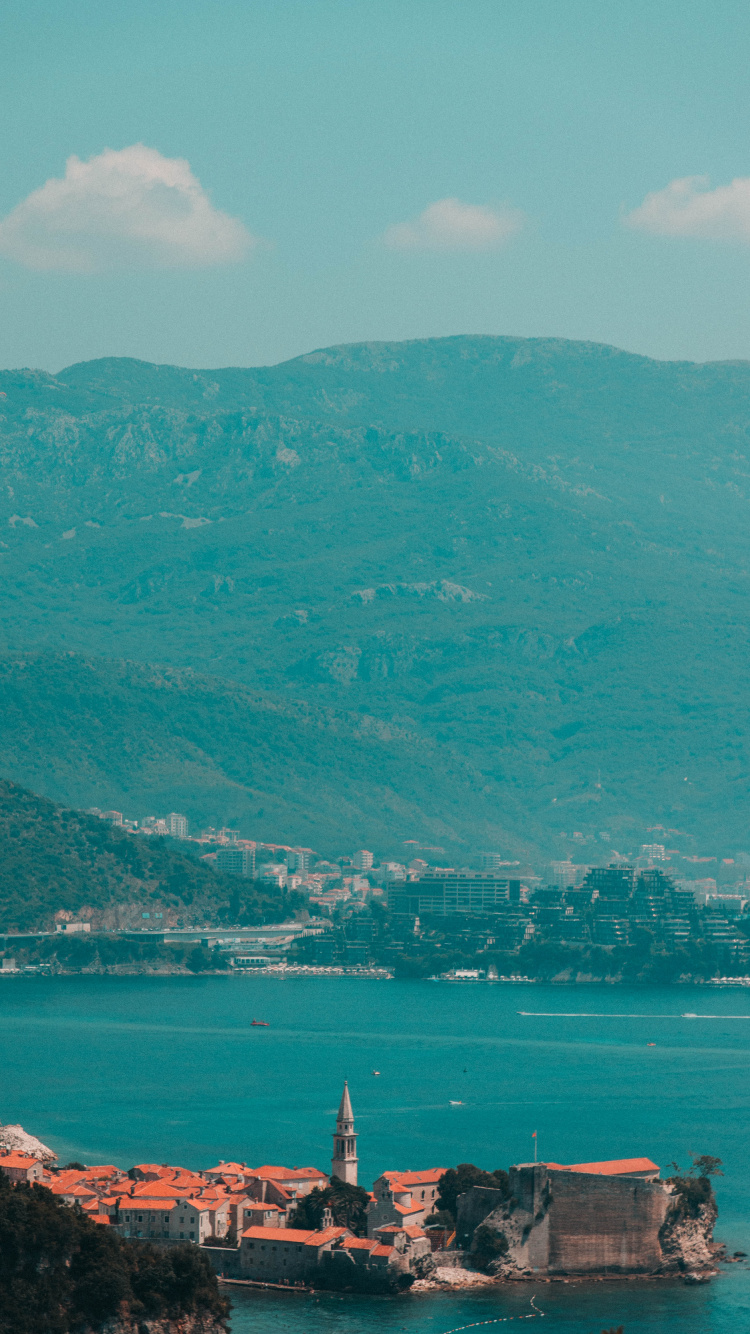 Обои microsoft azure, зеленый, облако, озеро, вода в разрешении 750x1334