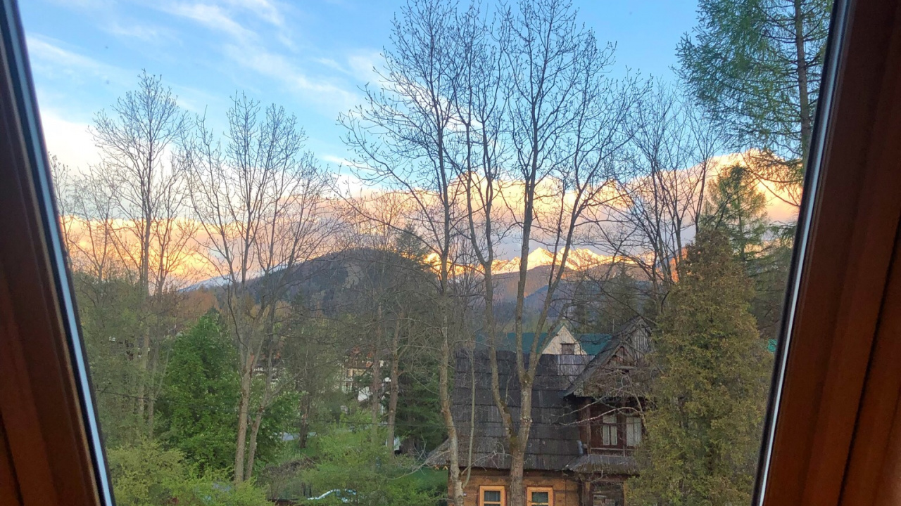 Обои Хаус, окно лечения, окно, дневное освещение, недвижимость в разрешении 1280x720