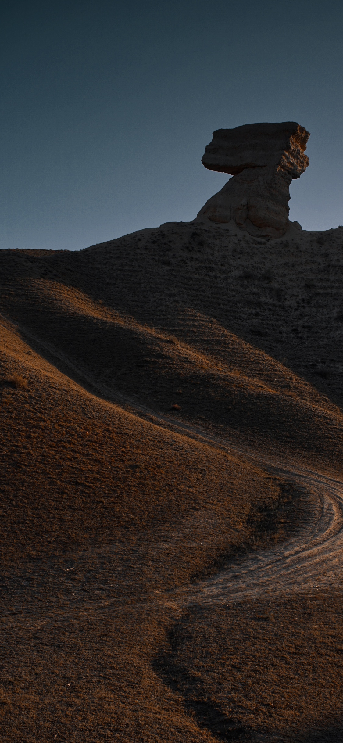 Обои окружающая среда, небо, коричневый цвет, геология, рок в разрешении 1125x2436