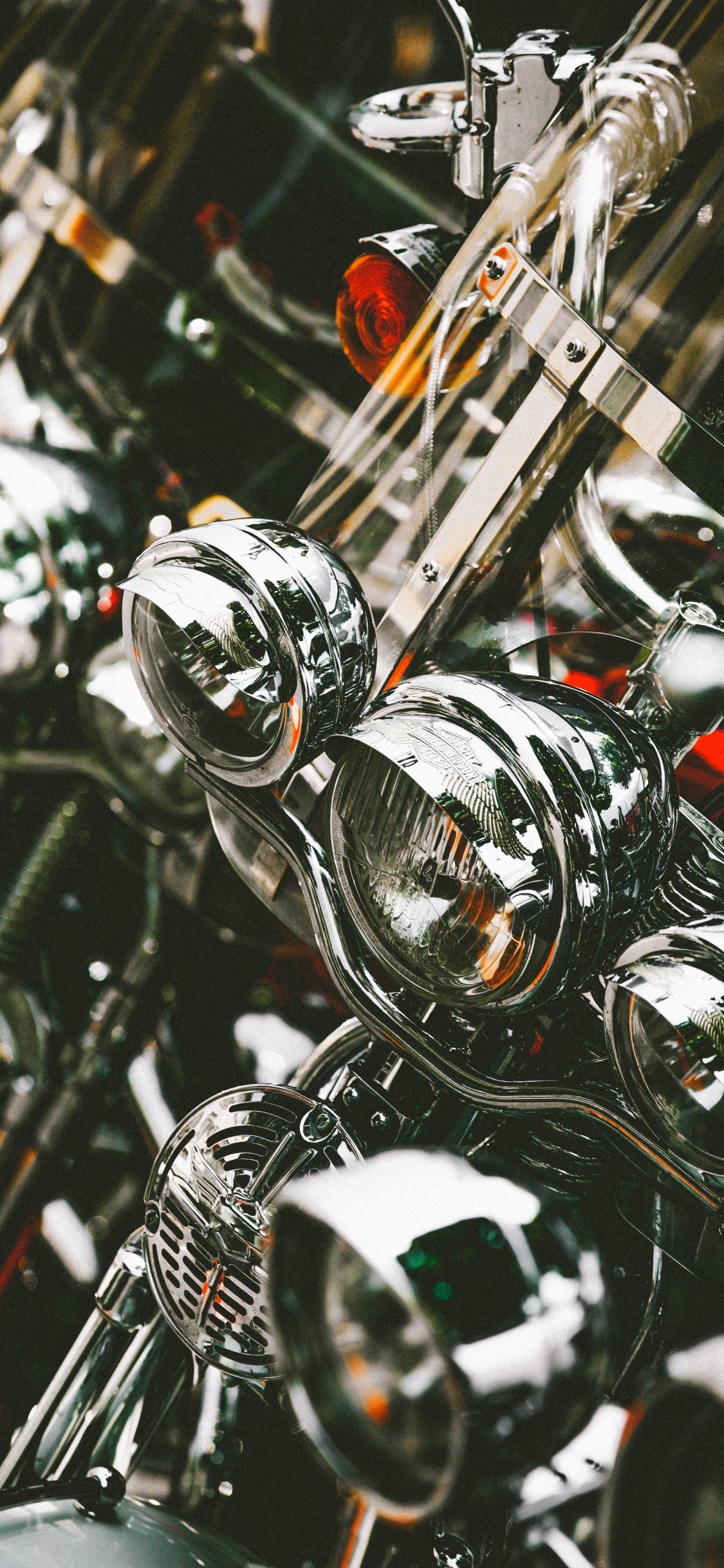 Обои мотоцикл, Чоппер, автомобильные запчасти, дерево, автомобиль в разрешении 1125x2436