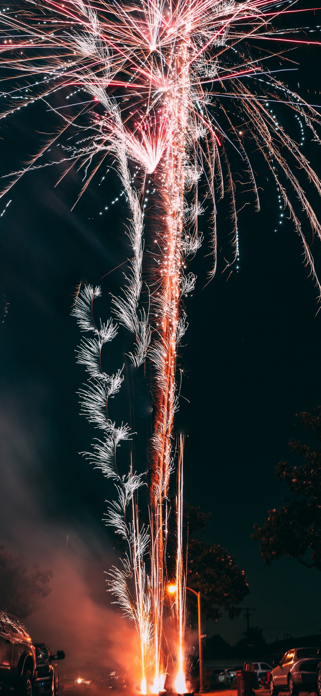 Обои салют, день нового года, ночь, событие, праздник в разрешении 1125x2436