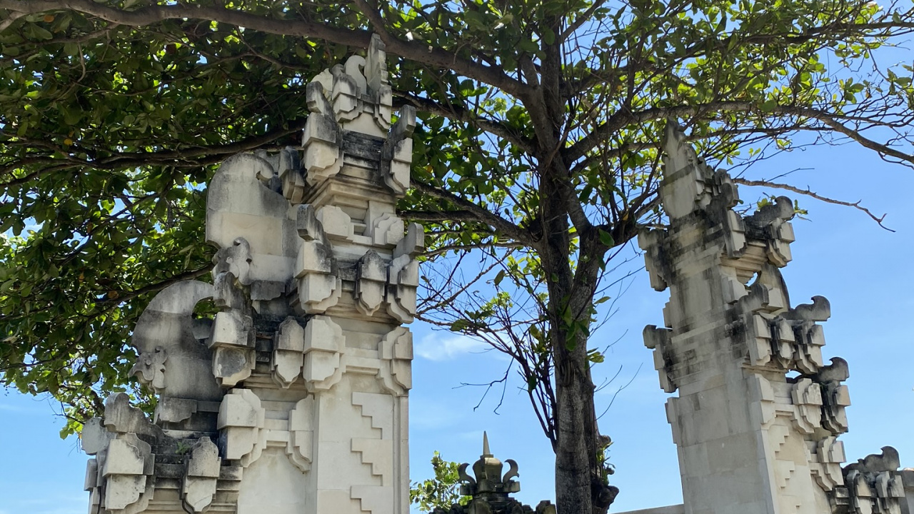 Обои Индонезия, бали, дерево, статуя, древняя история в разрешении 1280x720