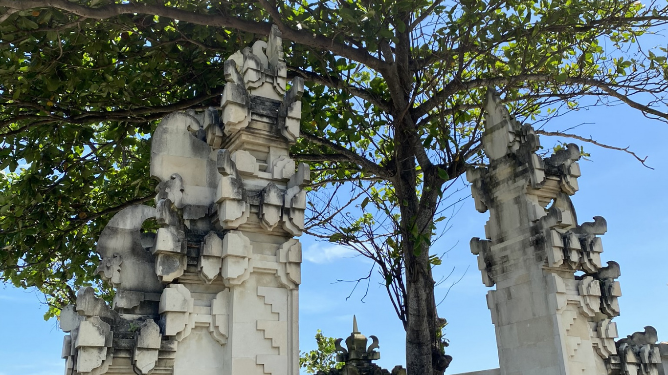 Обои Индонезия, бали, дерево, статуя, древняя история в разрешении 1366x768