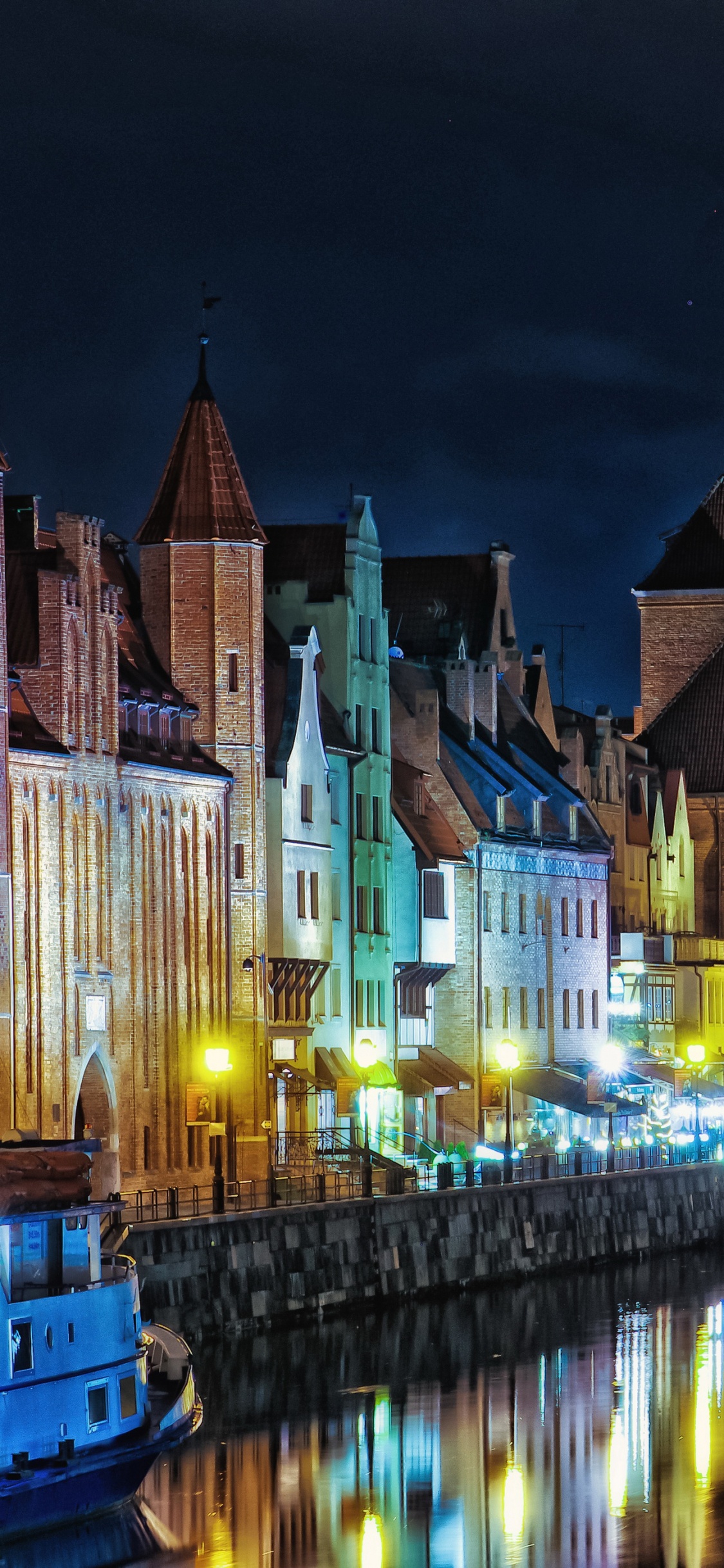 Обои Gdask, ночь, город, городской пейзаж, отражение в разрешении 1125x2436