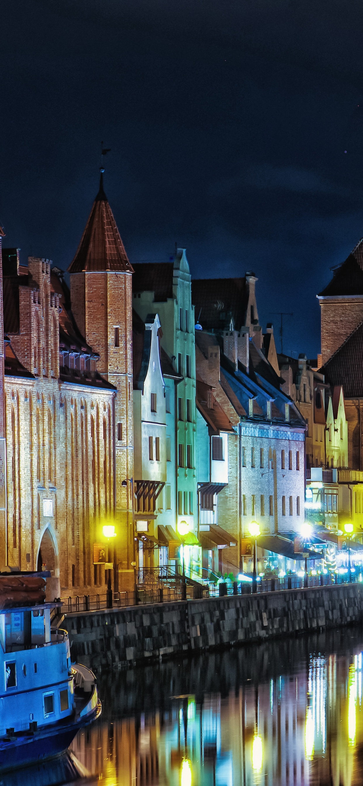 Обои Gdask, ночь, город, городской пейзаж, отражение в разрешении 1242x2688