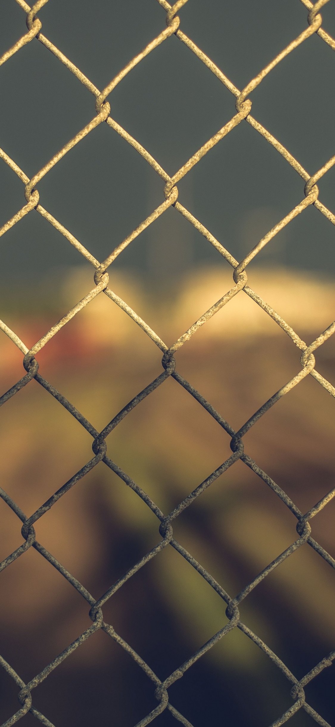 Обои ячейка, ограждать провода, узор, металл, свет в разрешении 1125x2436