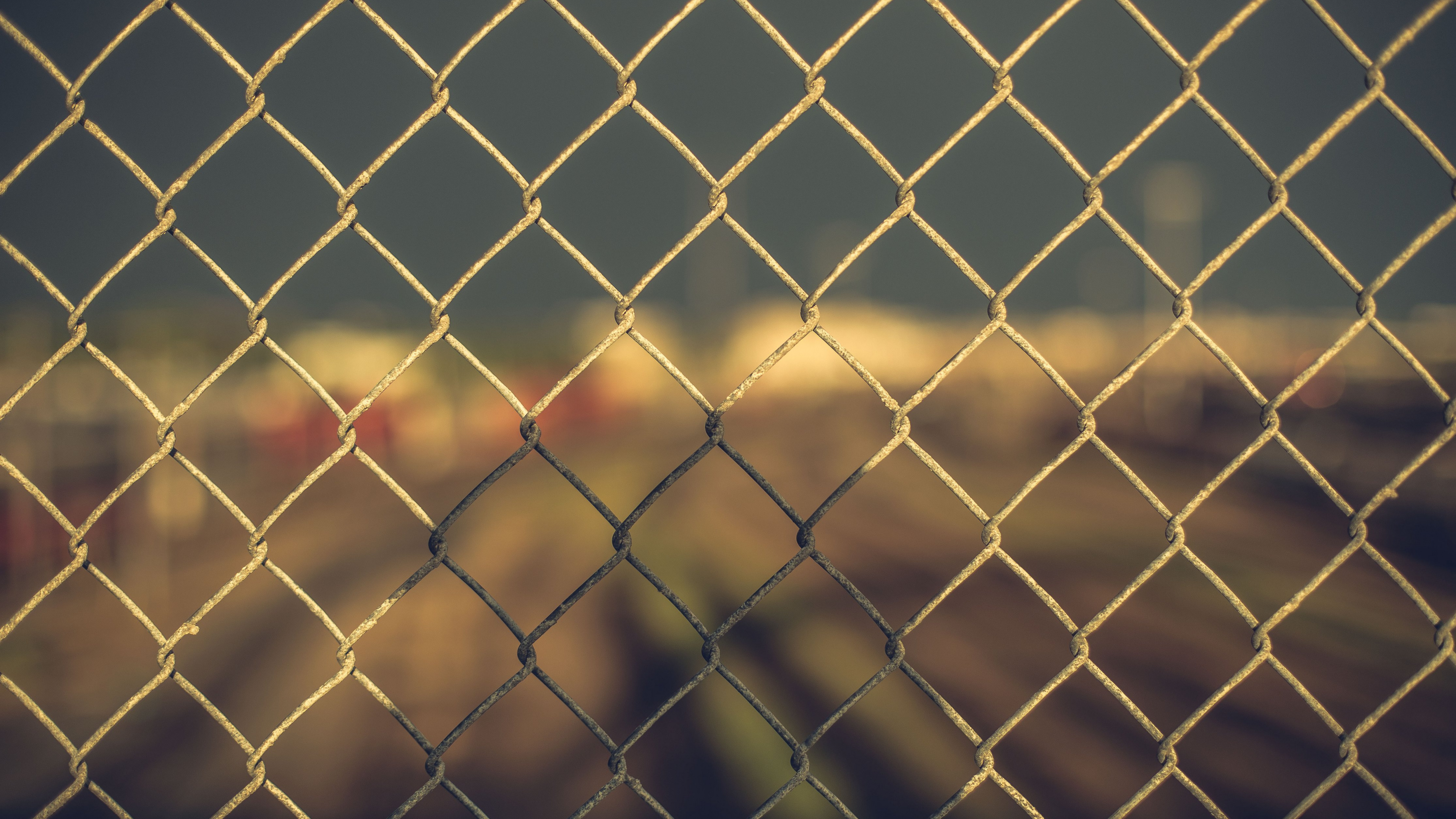 Обои ячейка, ограждать провода, узор, металл, свет в разрешении 3840x2160