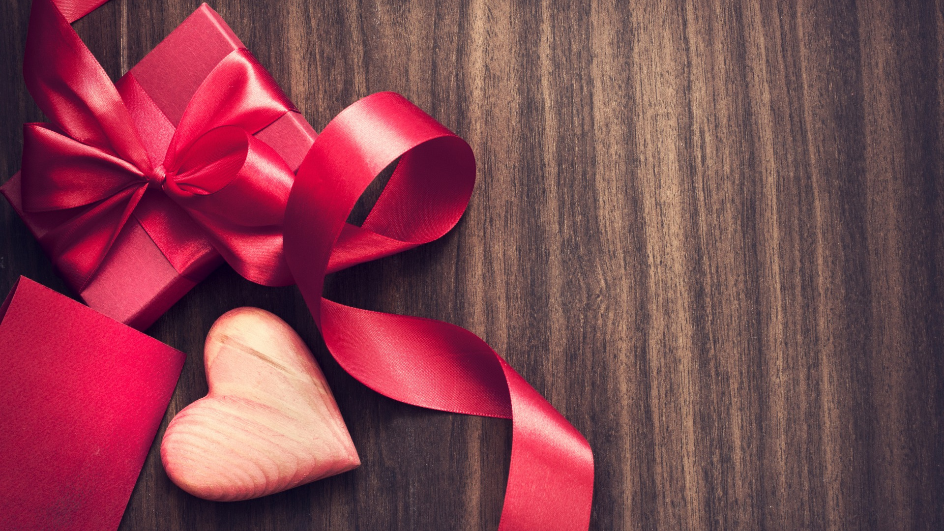 Обои красный цвет, лента, лепесток, цветок, Лондон в разрешении 1920x1080