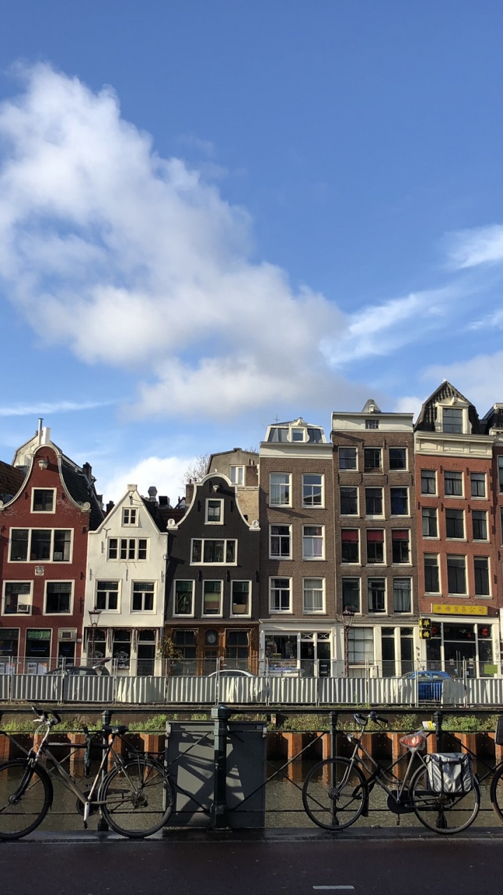 Обои Амстердам, недвижимость, вода, велосипедная шина, велосипедная рама в разрешении 720x1280