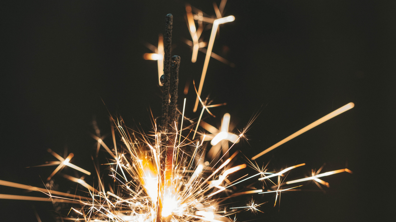 Обои день нового года, полночь, взрыв, ночь, осветительная арматура в разрешении 1366x768