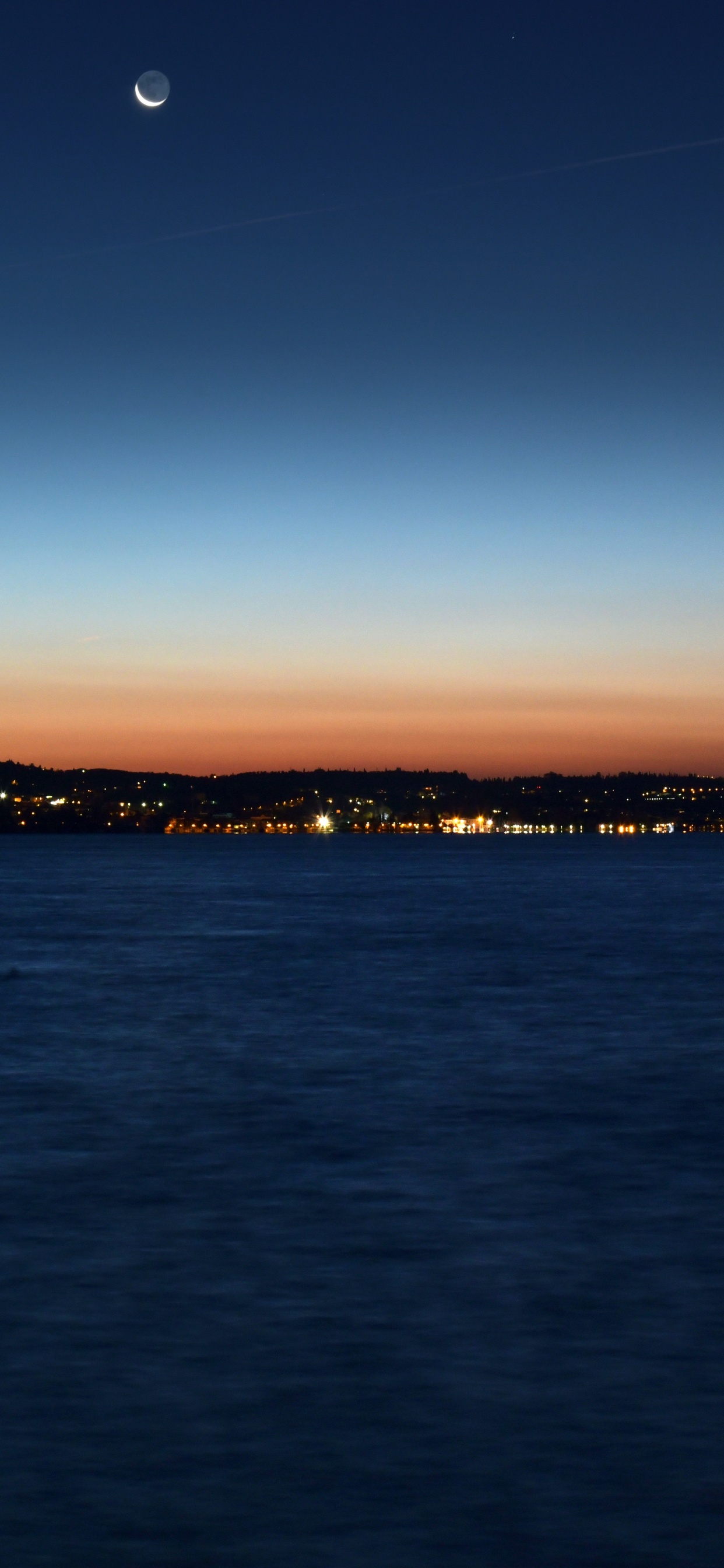 Обои синий, горизонт, вода, ночь, море в разрешении 1242x2688