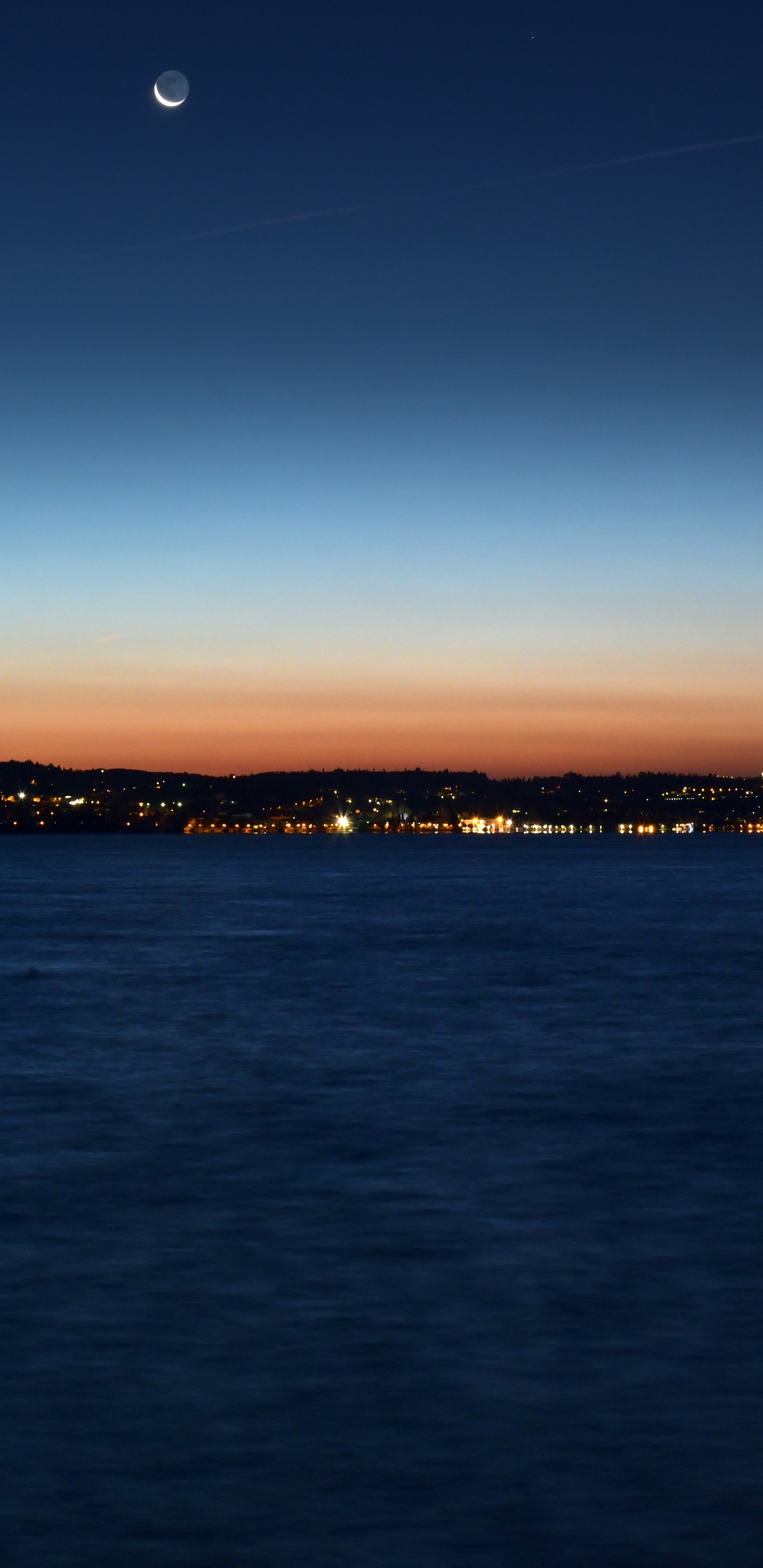 Обои синий, горизонт, вода, ночь, море в разрешении 1440x2960