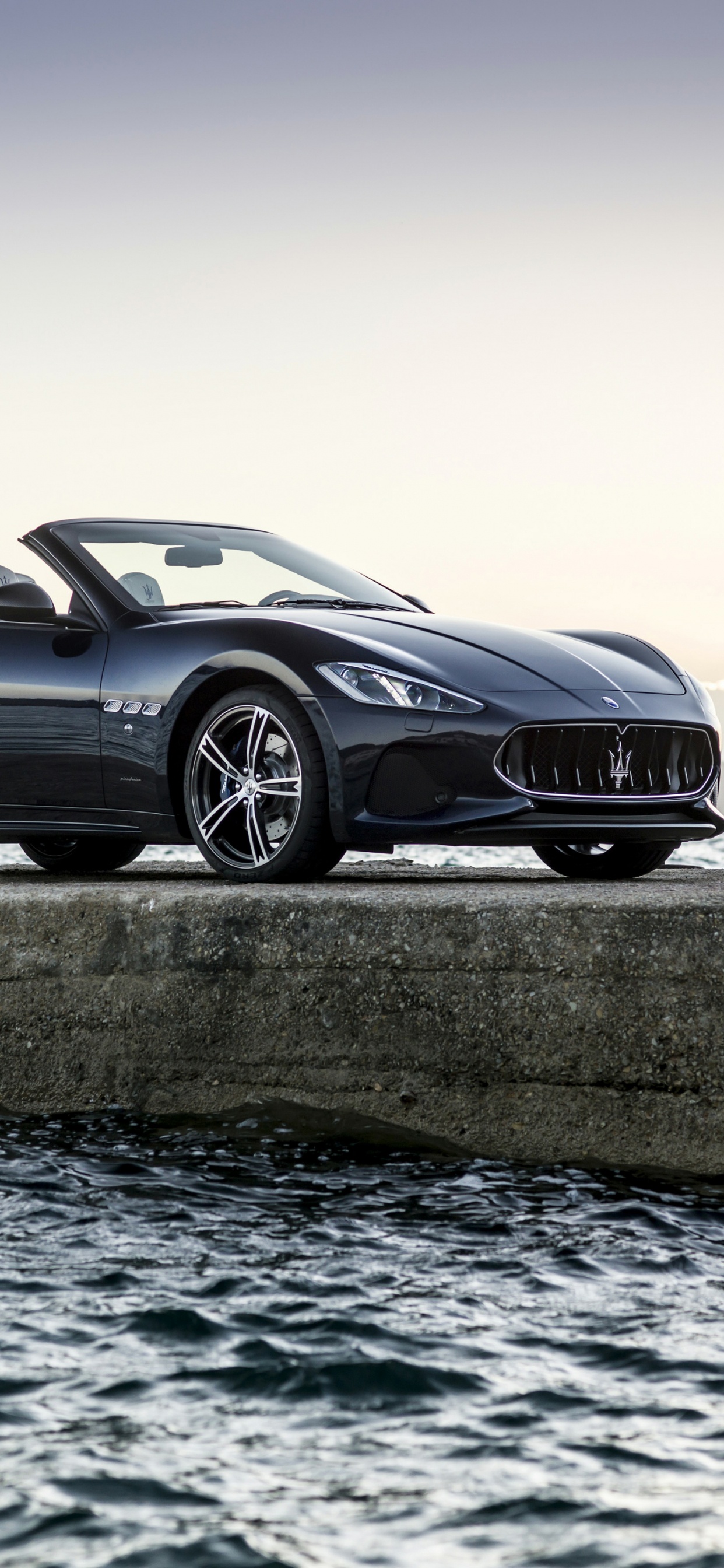 Обои Мазерати my18 получил, Феррари Калифорния, Мазерати Получил, спорткар, суперкар в разрешении 1242x2688