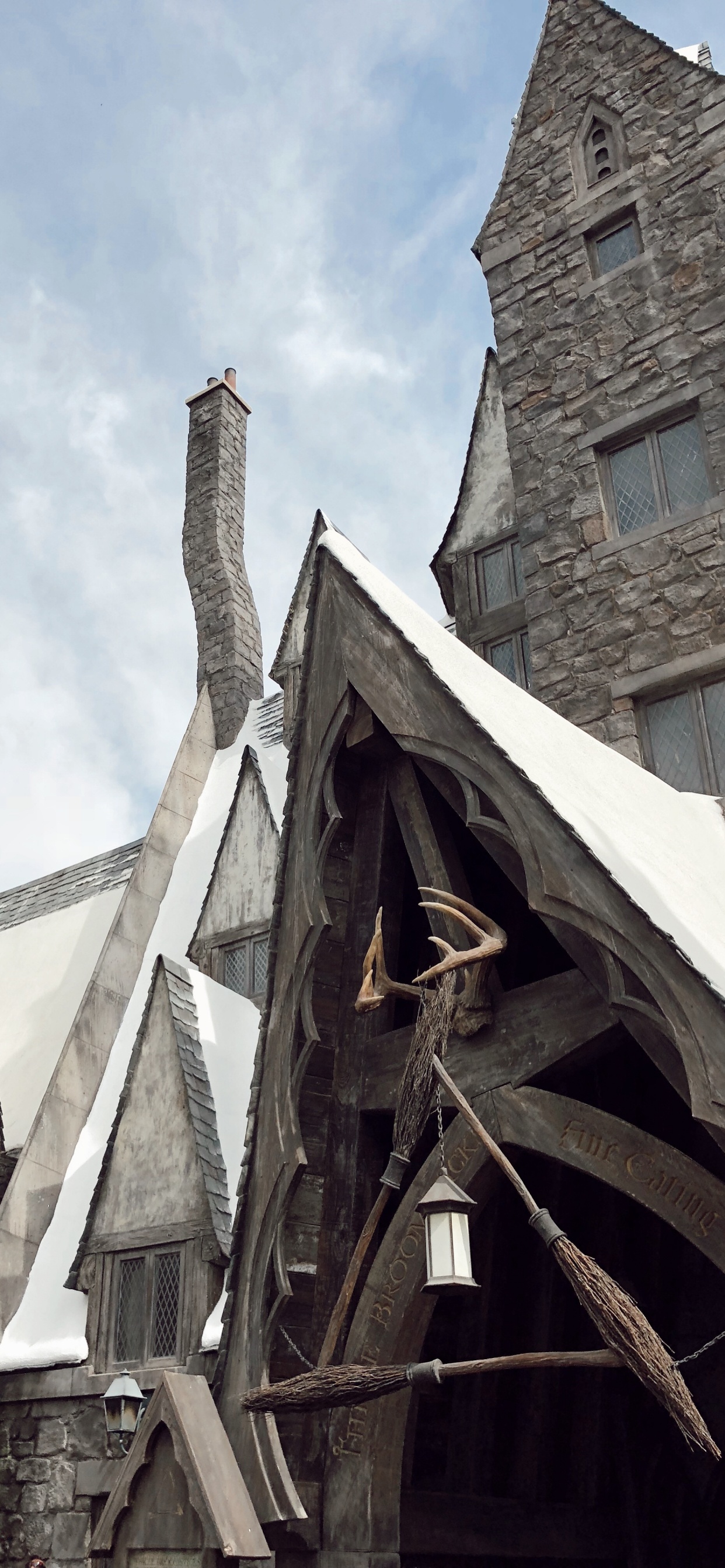 Обои косой переулок, средневековье, средневековая архитектура, свойство, крыша в разрешении 1242x2688