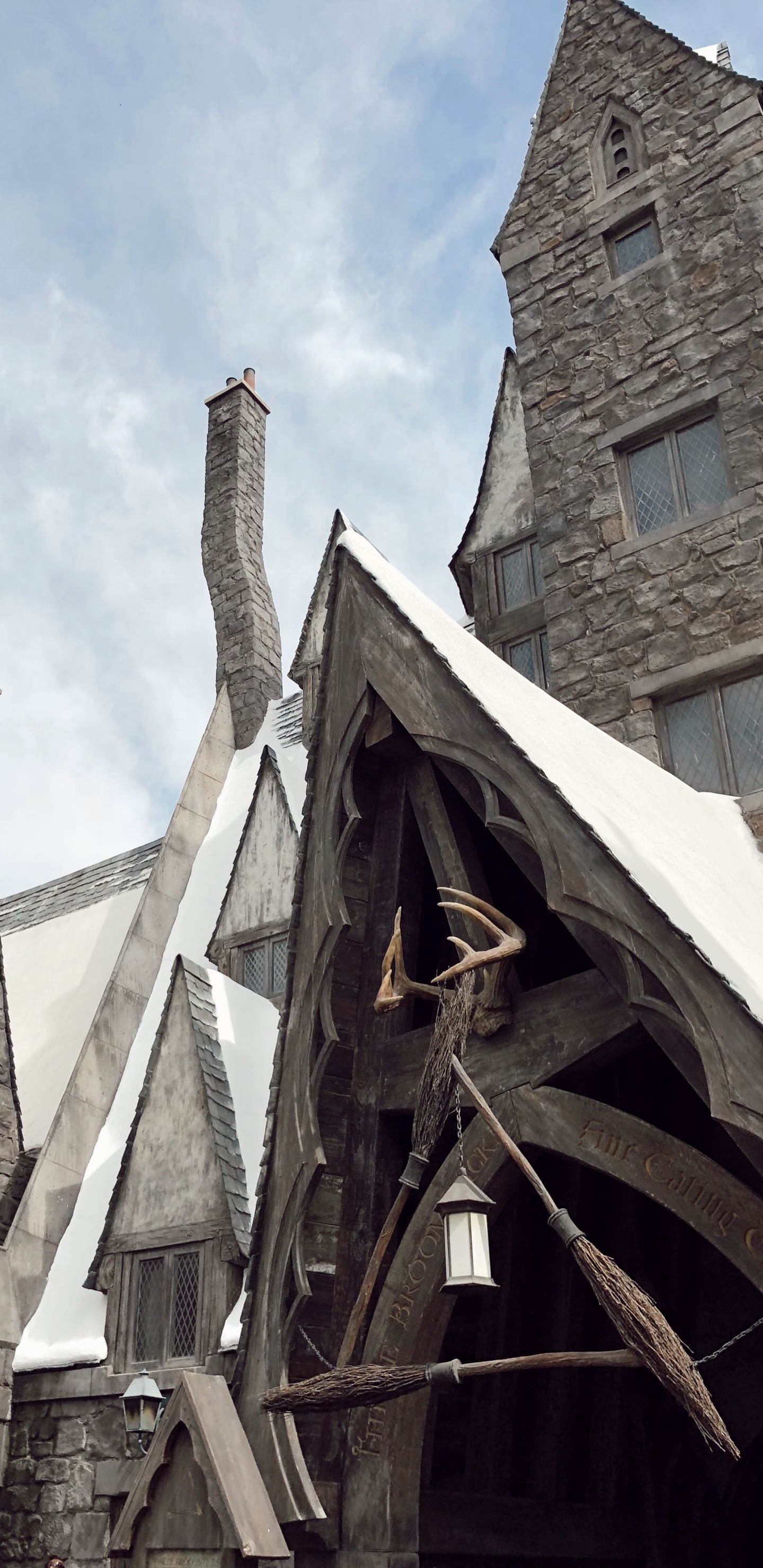 Обои косой переулок, средневековье, средневековая архитектура, свойство, крыша в разрешении 1440x2960