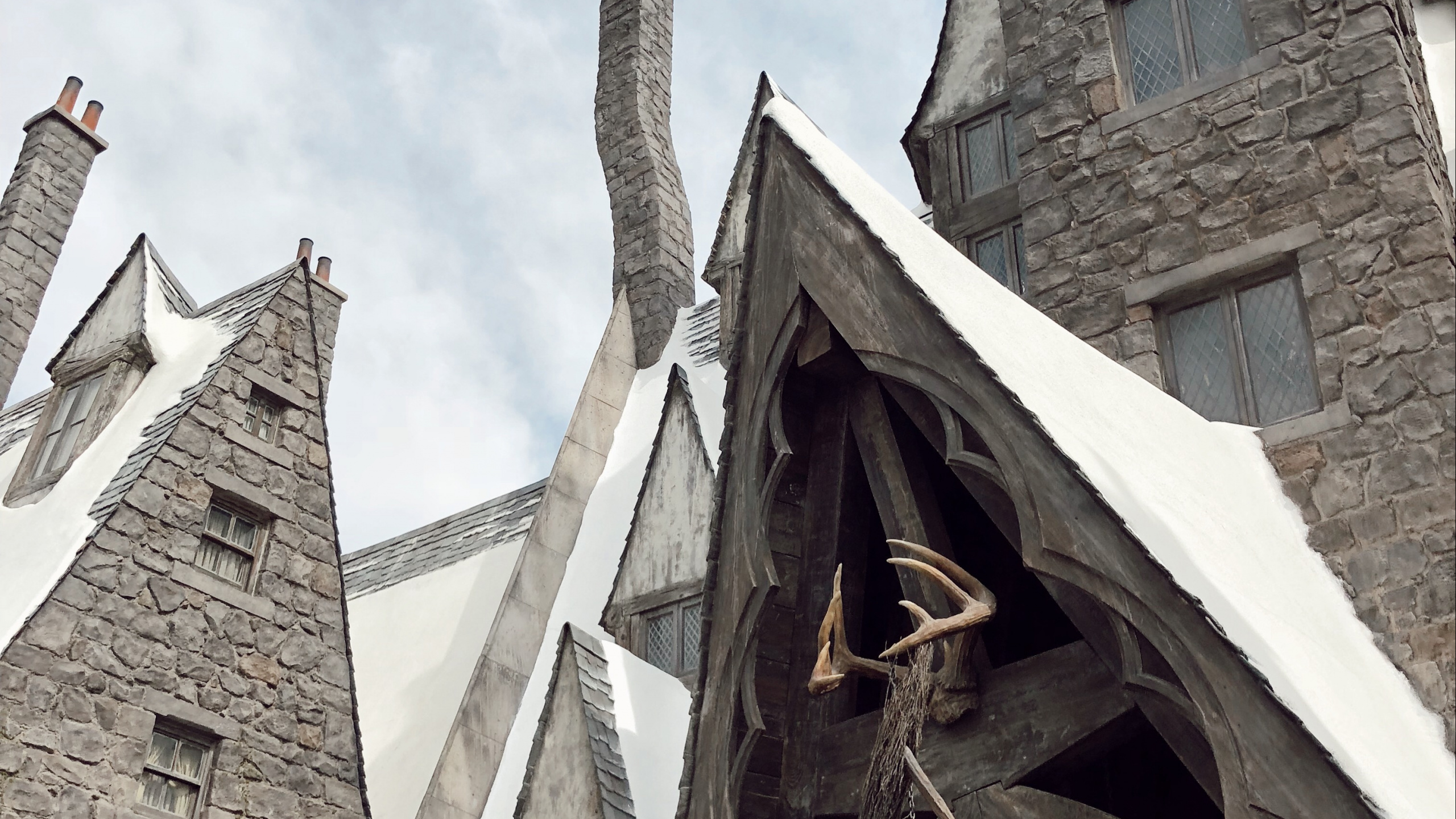 Обои косой переулок, средневековье, средневековая архитектура, свойство, крыша в разрешении 2560x1440