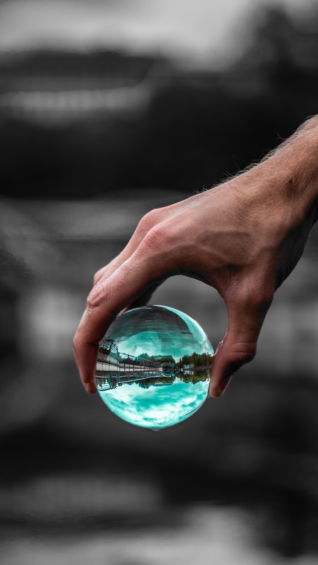 Обои стекло, вода, синий, зеленый, отражение в разрешении 1080x1920