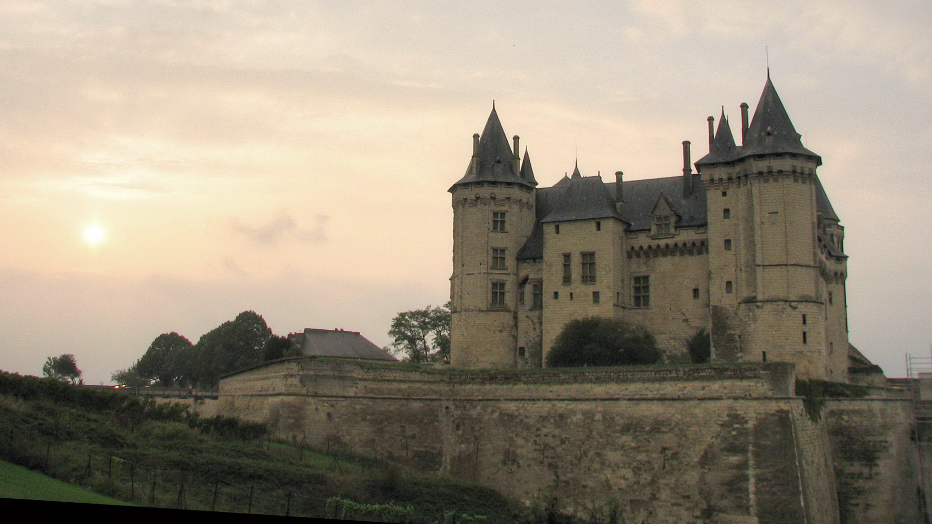 Обои chteau де сомюр, замок, ориентир, средневековая архитектура, здание в разрешении 1920x1080