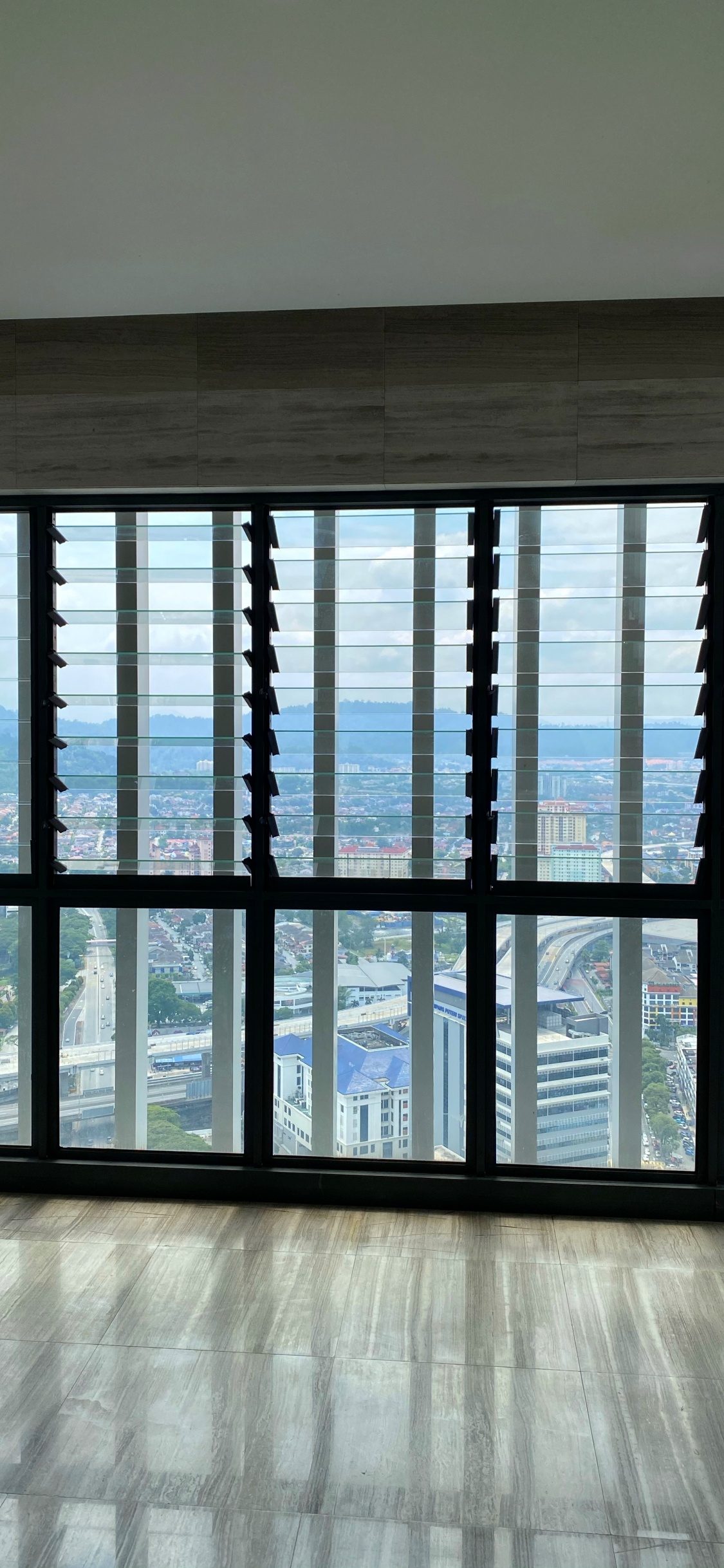 Обои дневное освещение, окно, окно лечения, заволакивания окна, недвижимость в разрешении 1125x2436