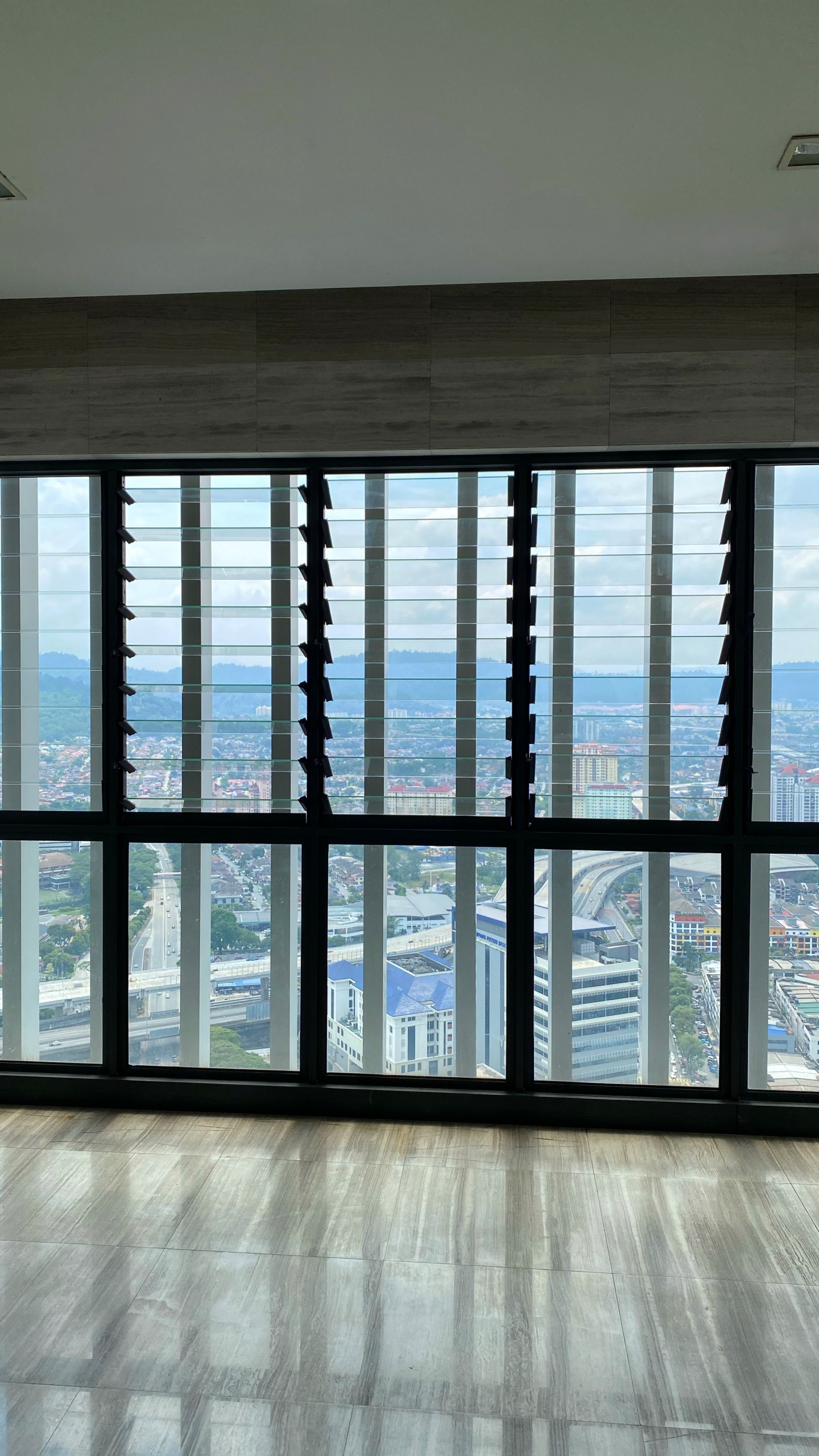 Обои дневное освещение, окно, окно лечения, заволакивания окна, недвижимость в разрешении 1440x2560