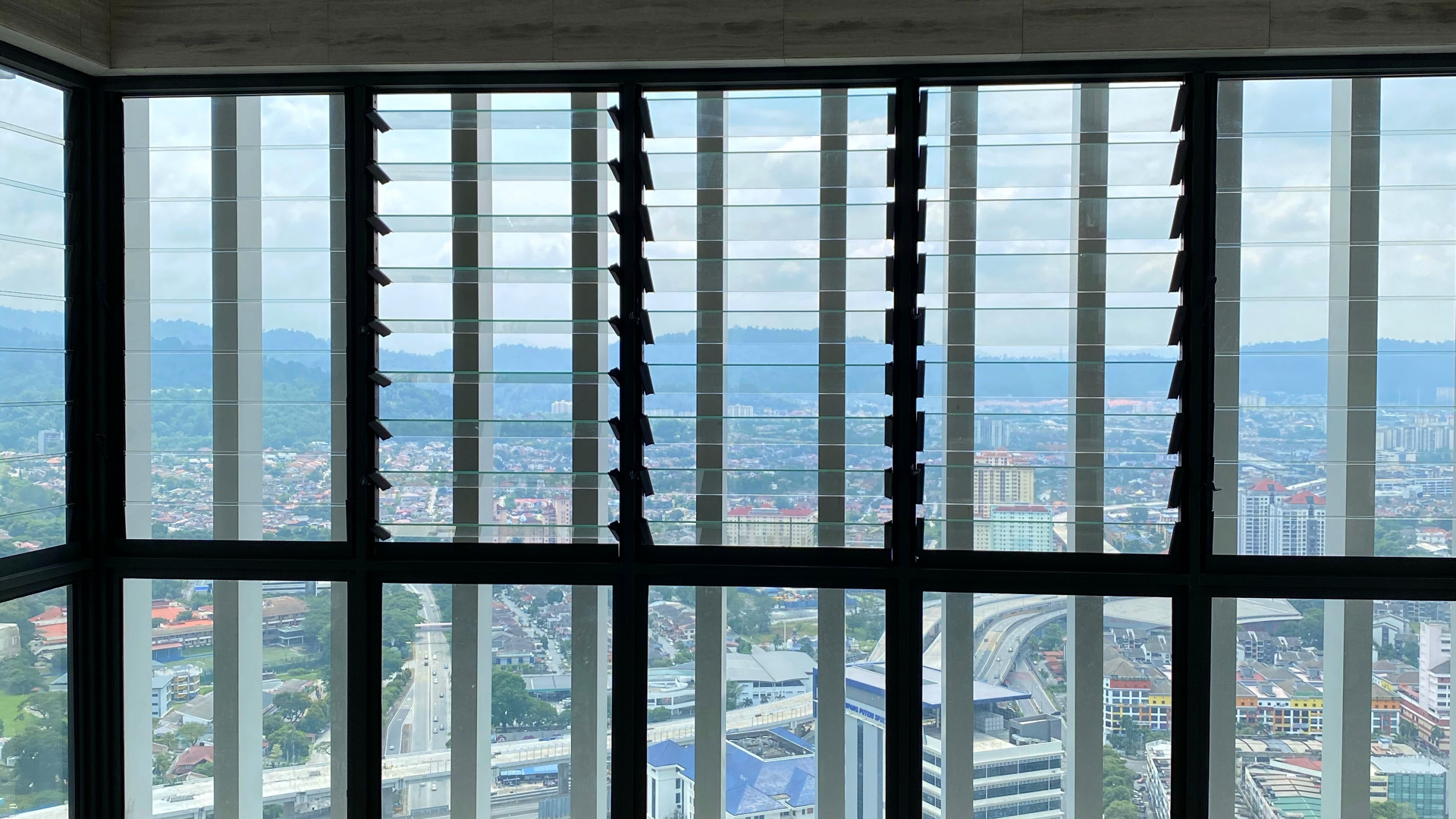 Обои дневное освещение, окно, окно лечения, заволакивания окна, недвижимость в разрешении 2560x1440