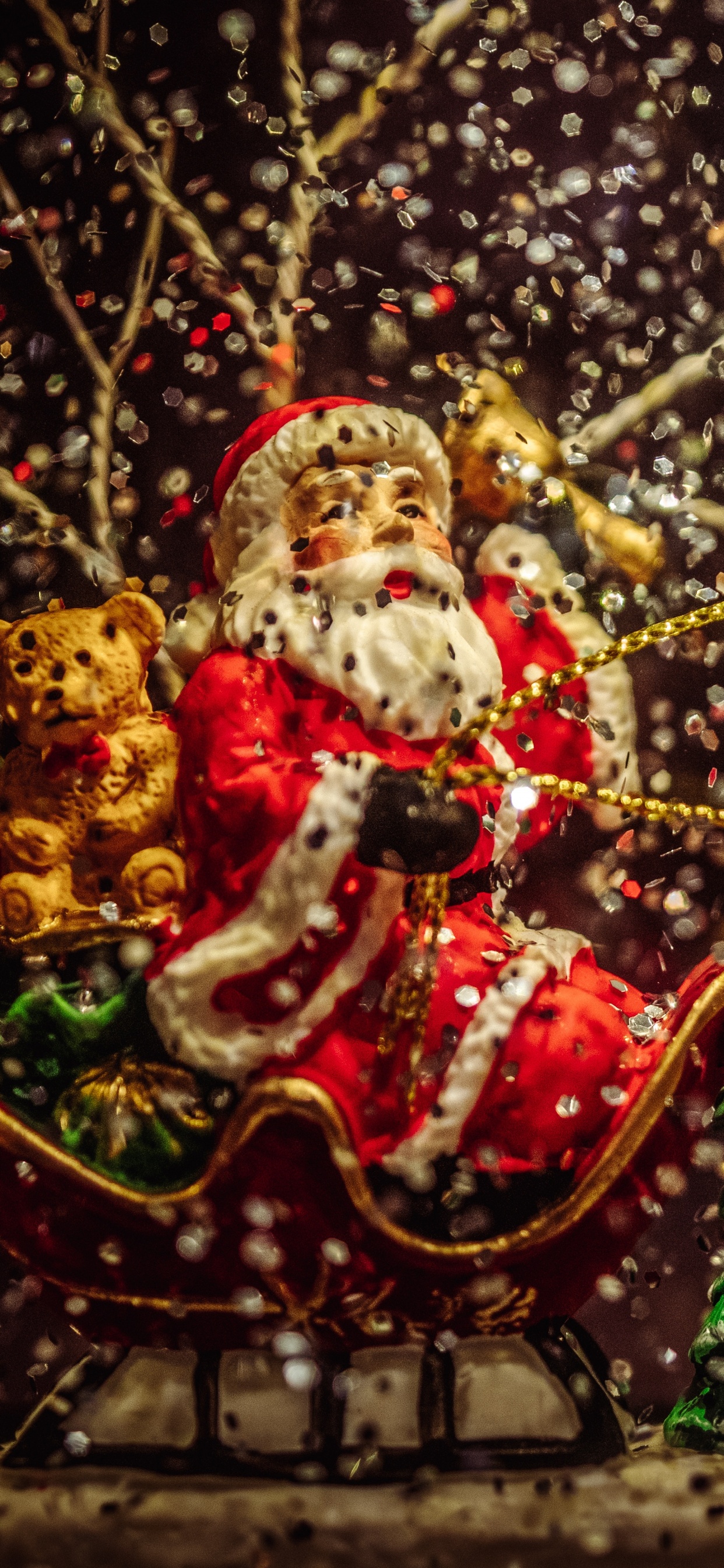 Обои Рождественский день, Санта-Клаус, Рождественские огни, Рождество, дерево в разрешении 1242x2688