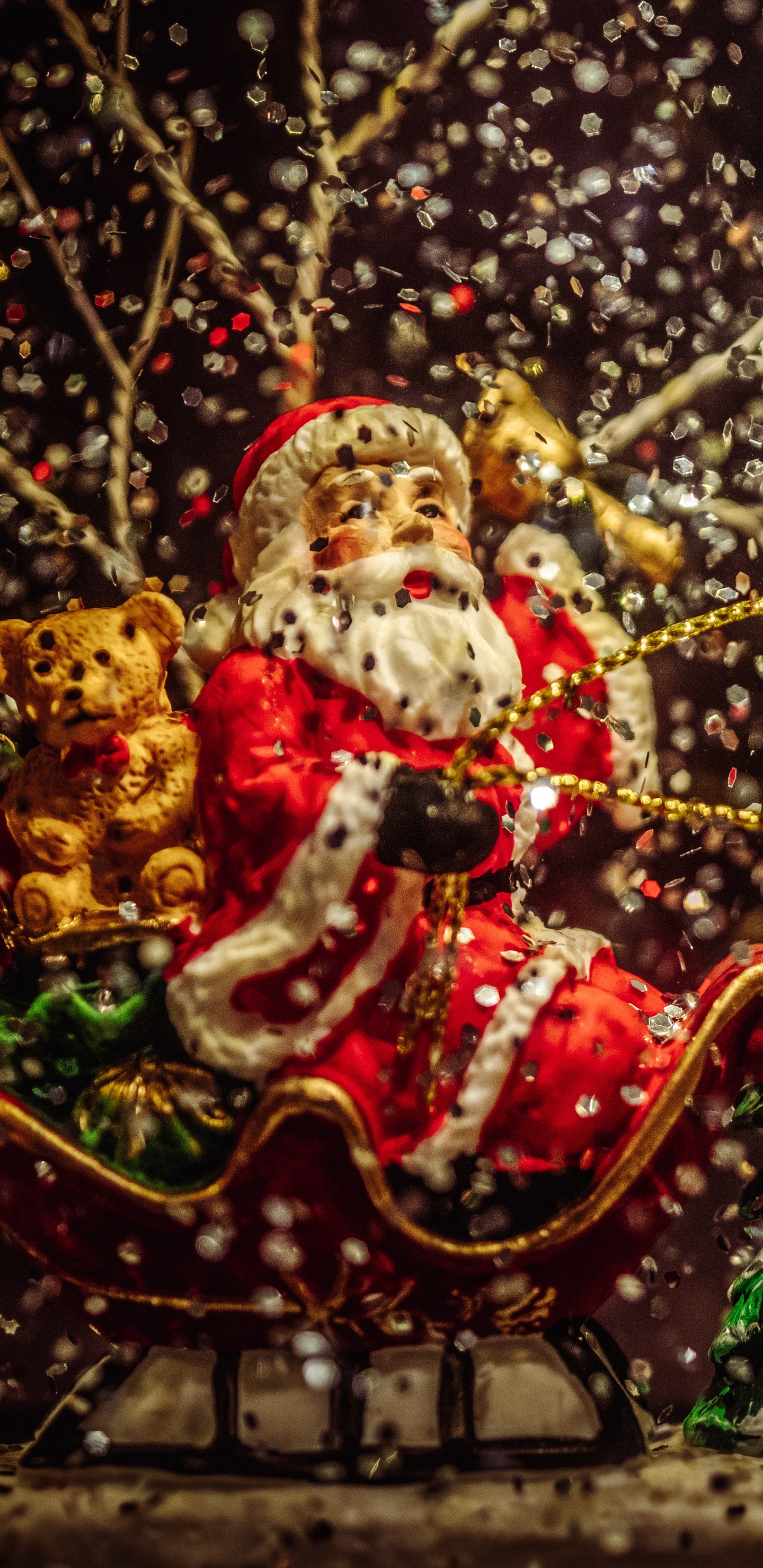 Обои Рождественский день, Санта-Клаус, Рождественские огни, Рождество, дерево в разрешении 1440x2960