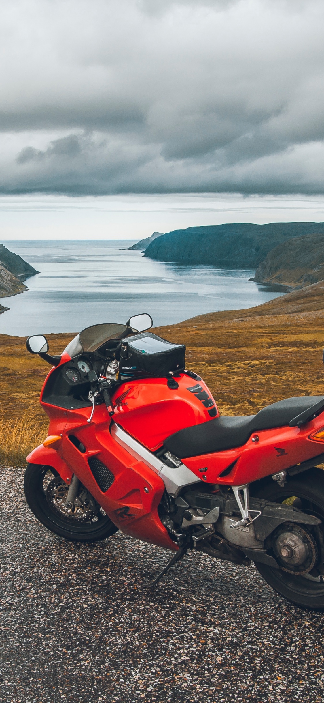 Обои Honda Motor Company, мотоцикл, спортивный мотоцикл, авто, нагорье в разрешении 1125x2436