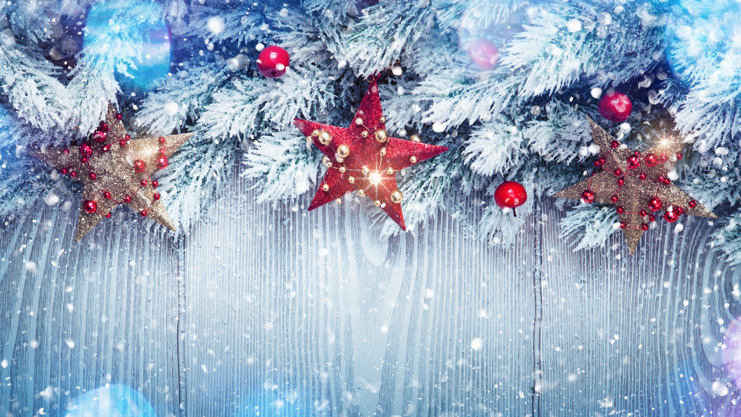Обои Рождественский день, Рождественские украшения, рождественский орнамент, мороз, зима в разрешении 2560x1440
