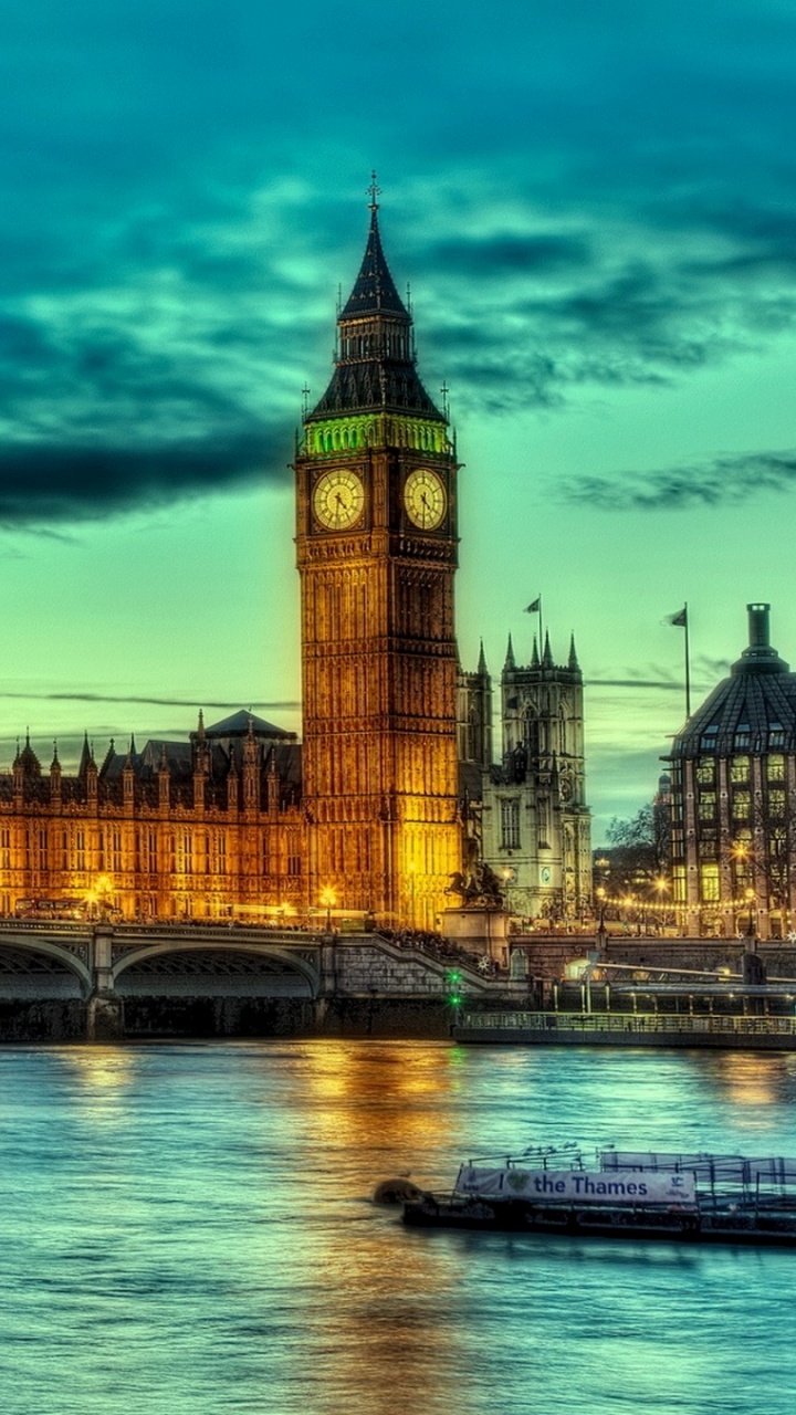 Обои ориентир, город, отражение, городской пейзаж, водный путь в разрешении 720x1280