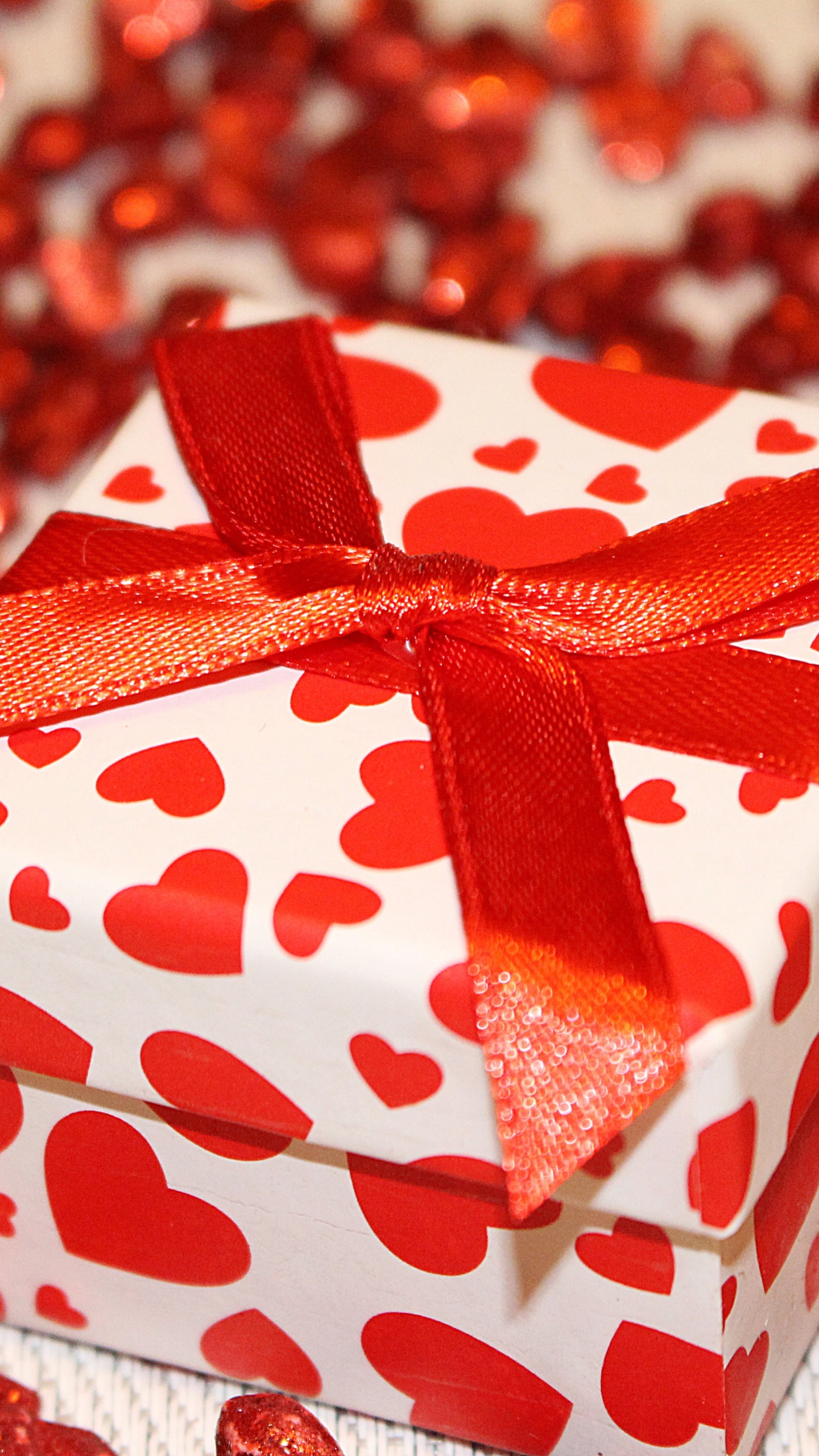 Обои подарок, День Святого Валентина, подарочная упаковка, красный цвет, пища в разрешении 1440x2560