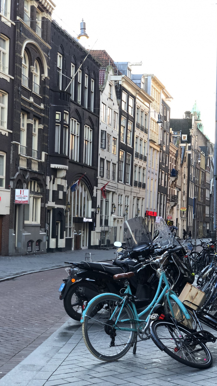 Обои переулок, дорожный велосипед, велосипед, мотоцикл, велосипедная шина в разрешении 750x1334