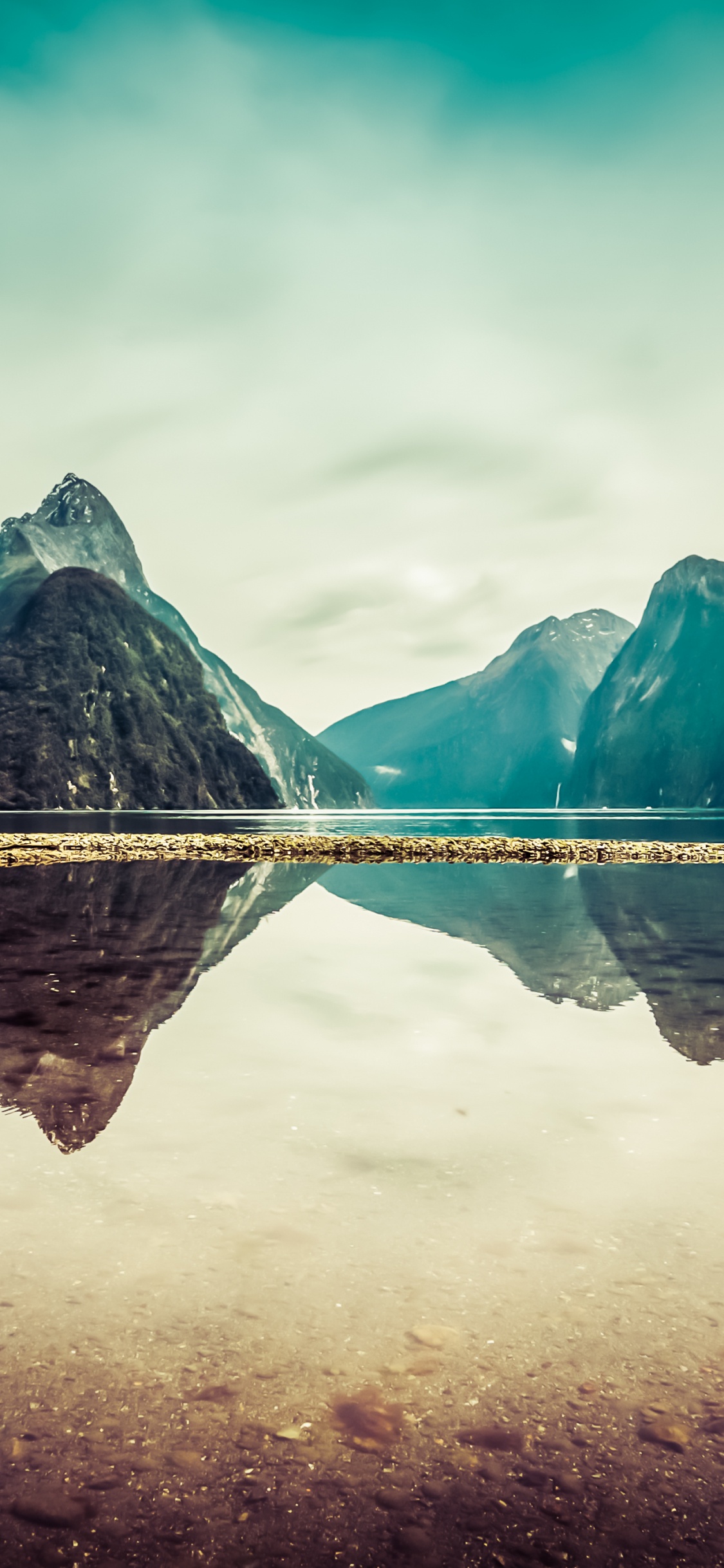 Обои гора, горный рельеф, природа, вода, отражение в разрешении 1125x2436