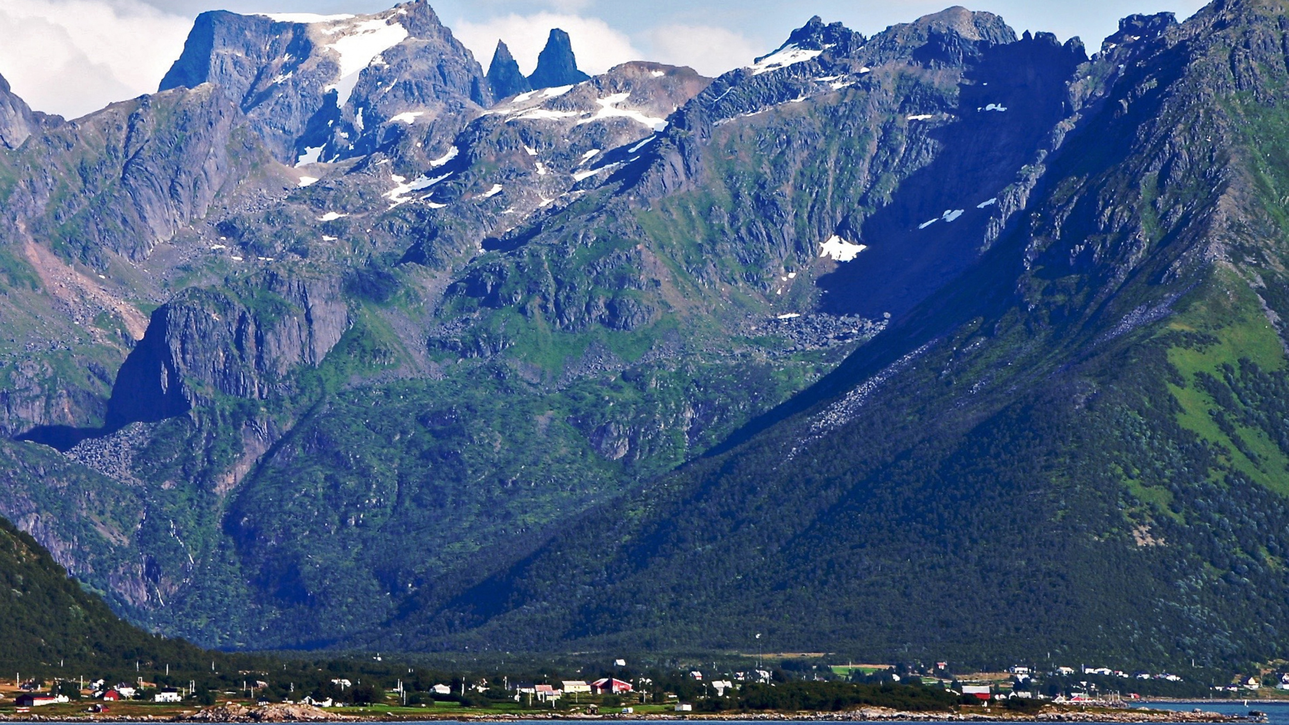 Обои Лофотен, фьорд, гора, горный хребет, нагорье в разрешении 2560x1440