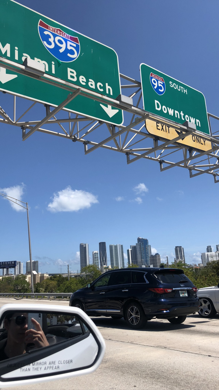 Обои Майами, МайамиБич, дорожный знак, дорога, автомобильное зеркало в разрешении 750x1334