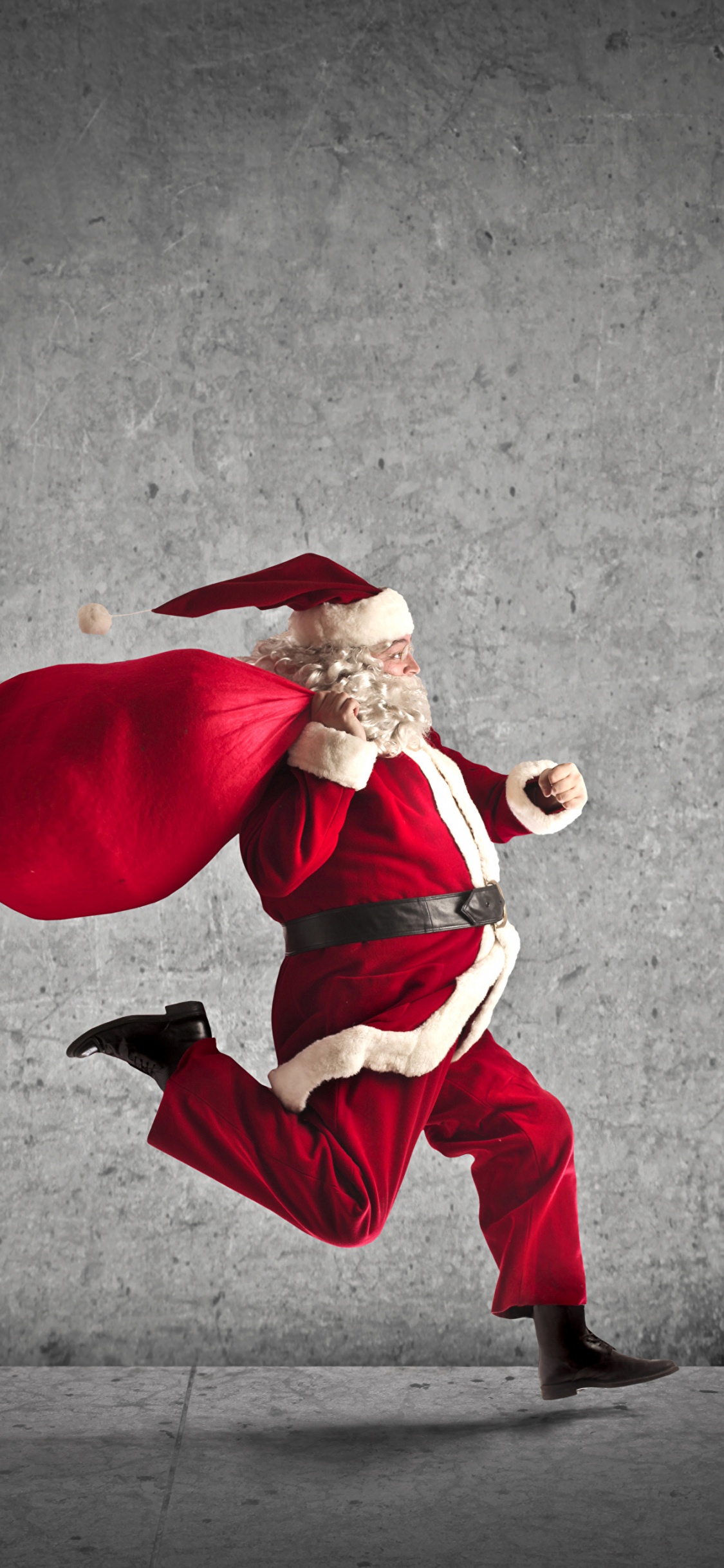 Обои Рождественский день, подарок, Санта-Клаус, костюм, Рождество в разрешении 1125x2436