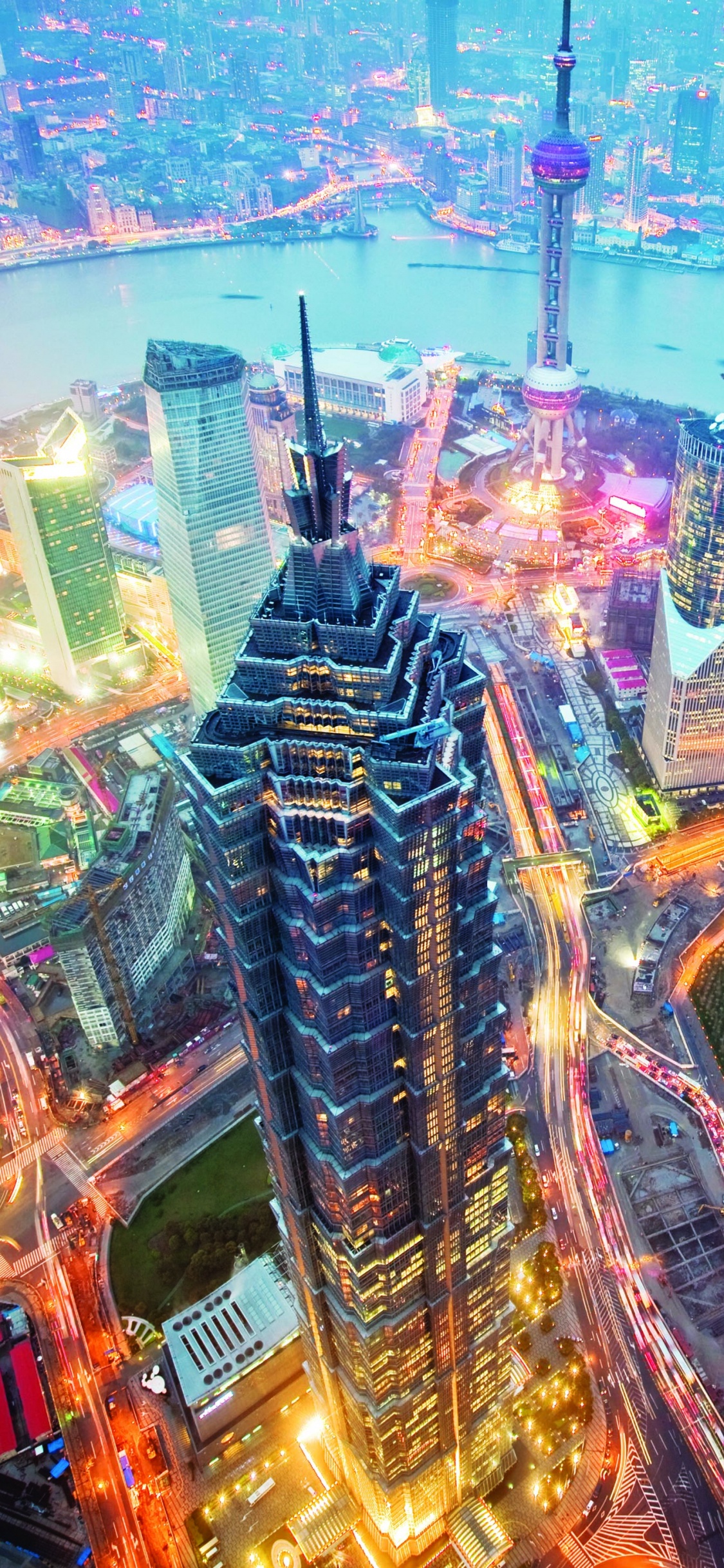 Обои Башня Цзинь Мао, метрополия, городской пейзаж, город, городской район в разрешении 1125x2436