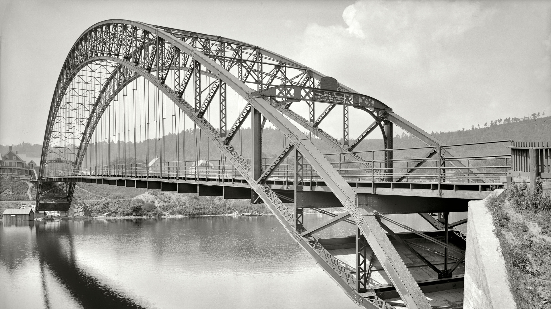 Обои мост, арочный мостик, монохромный, Мост ферменной конструкции, вода в разрешении 1920x1080