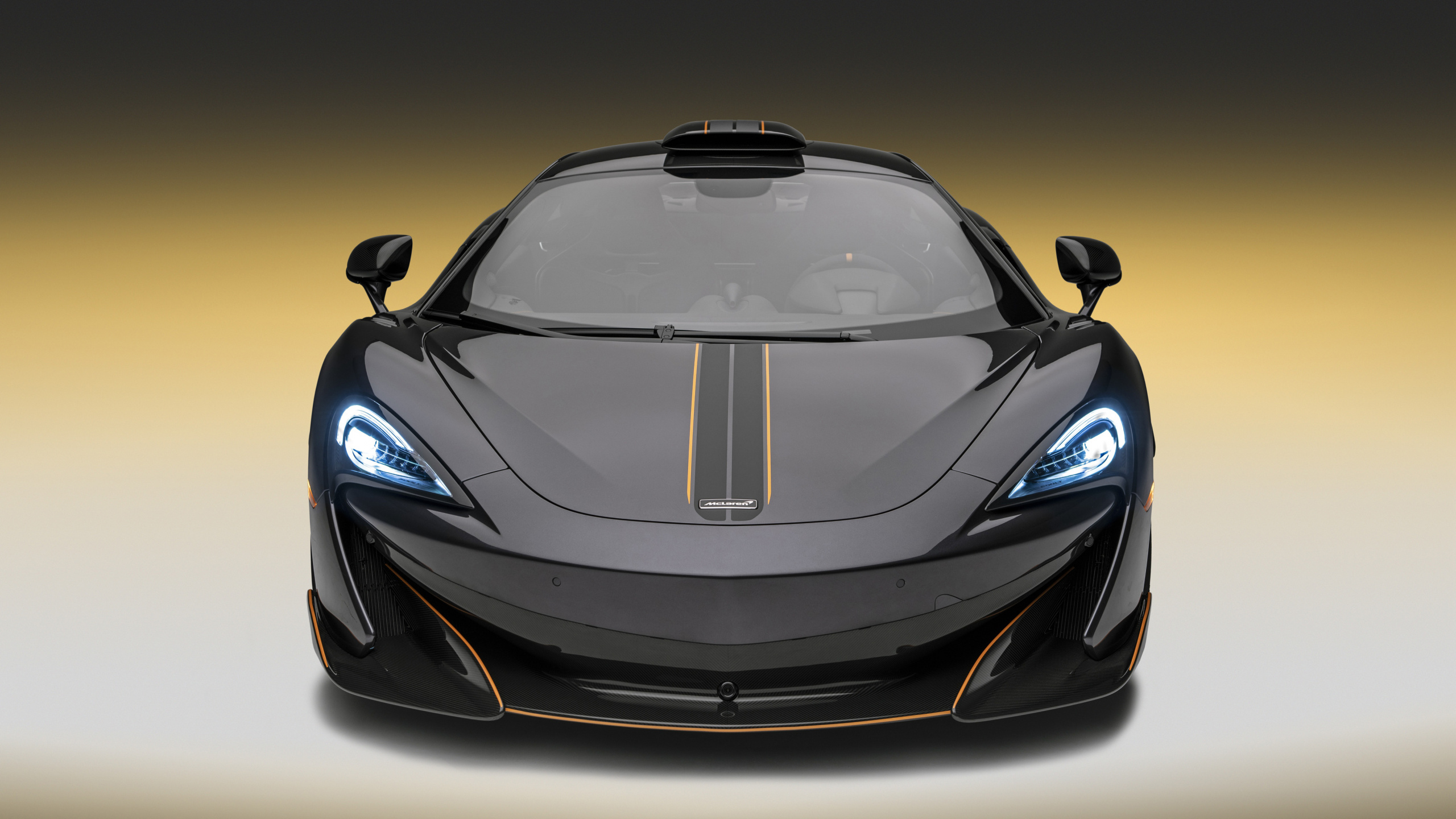 MCLAREN 720 спереди