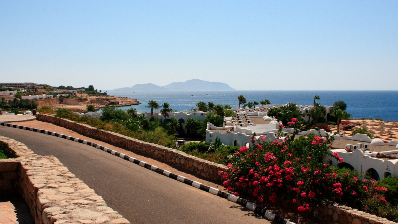 Обои побережье, Великий Сфинкс Гизы, город, туризм, море в разрешении 1366x768