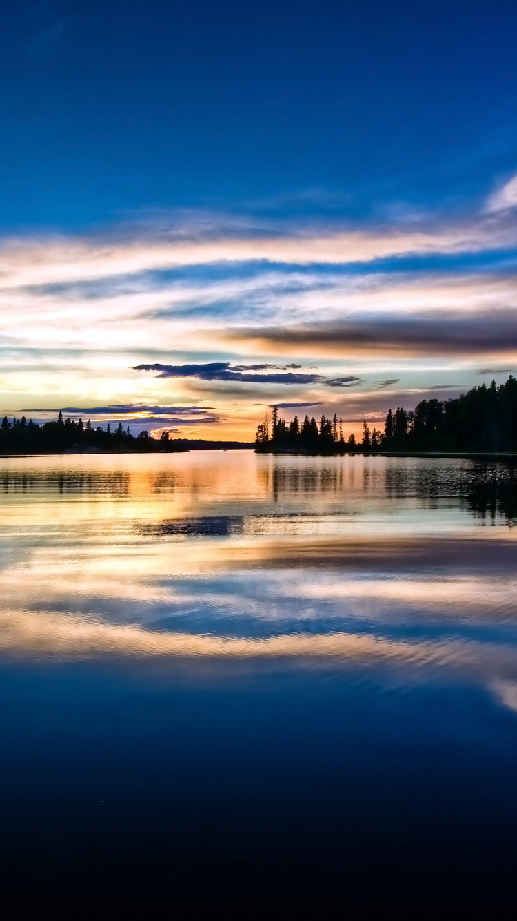 Обои отражение, вода, природа, горизонт, небо в разрешении 750x1334