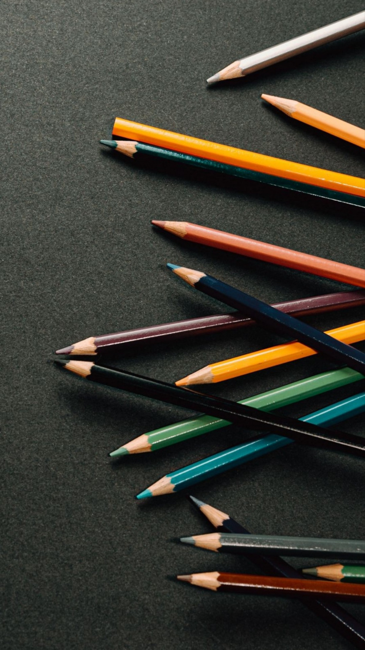Обои карандаш, цветной карандаш, ручка, ноутбук, написание реализации в разрешении 750x1334