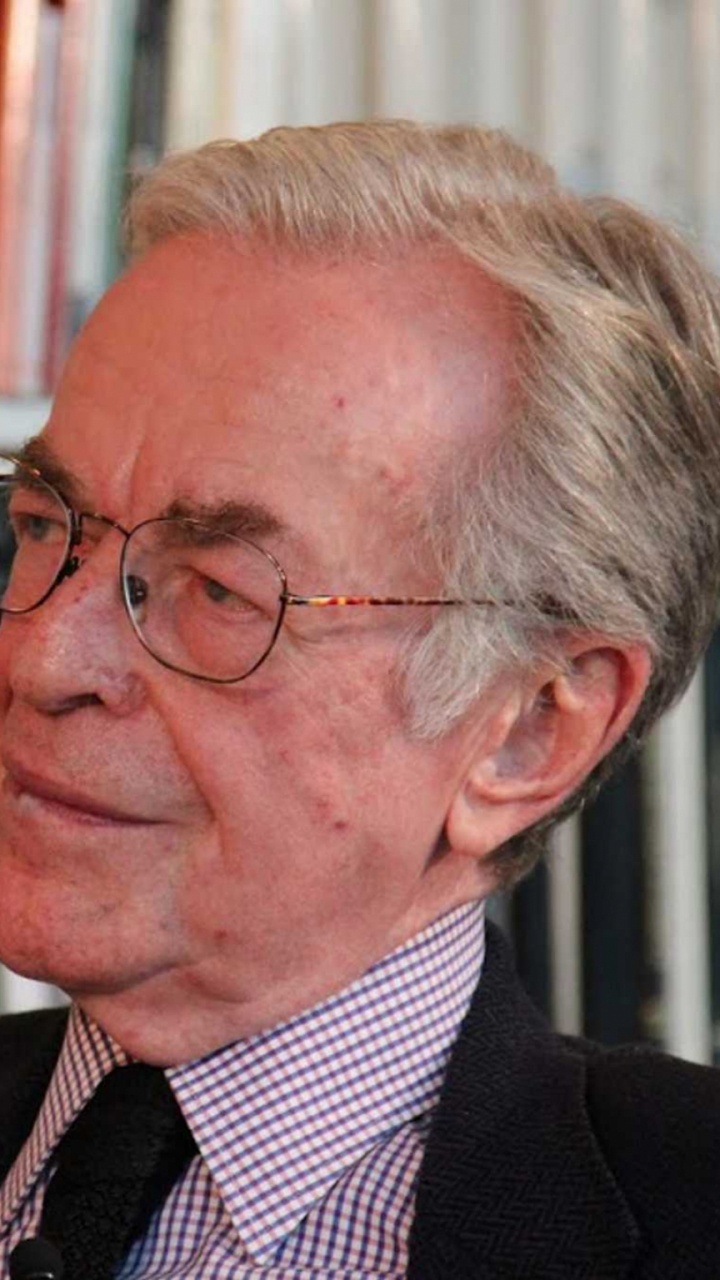 Обои БИБЛИОТЕКА, журналист, пенсионер, профессия, предприниматель в разрешении 720x1280