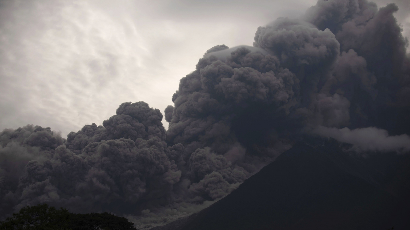 Обои вулкан, Алотенанго, Гватемала, облако, нагорье в разрешении 1366x768