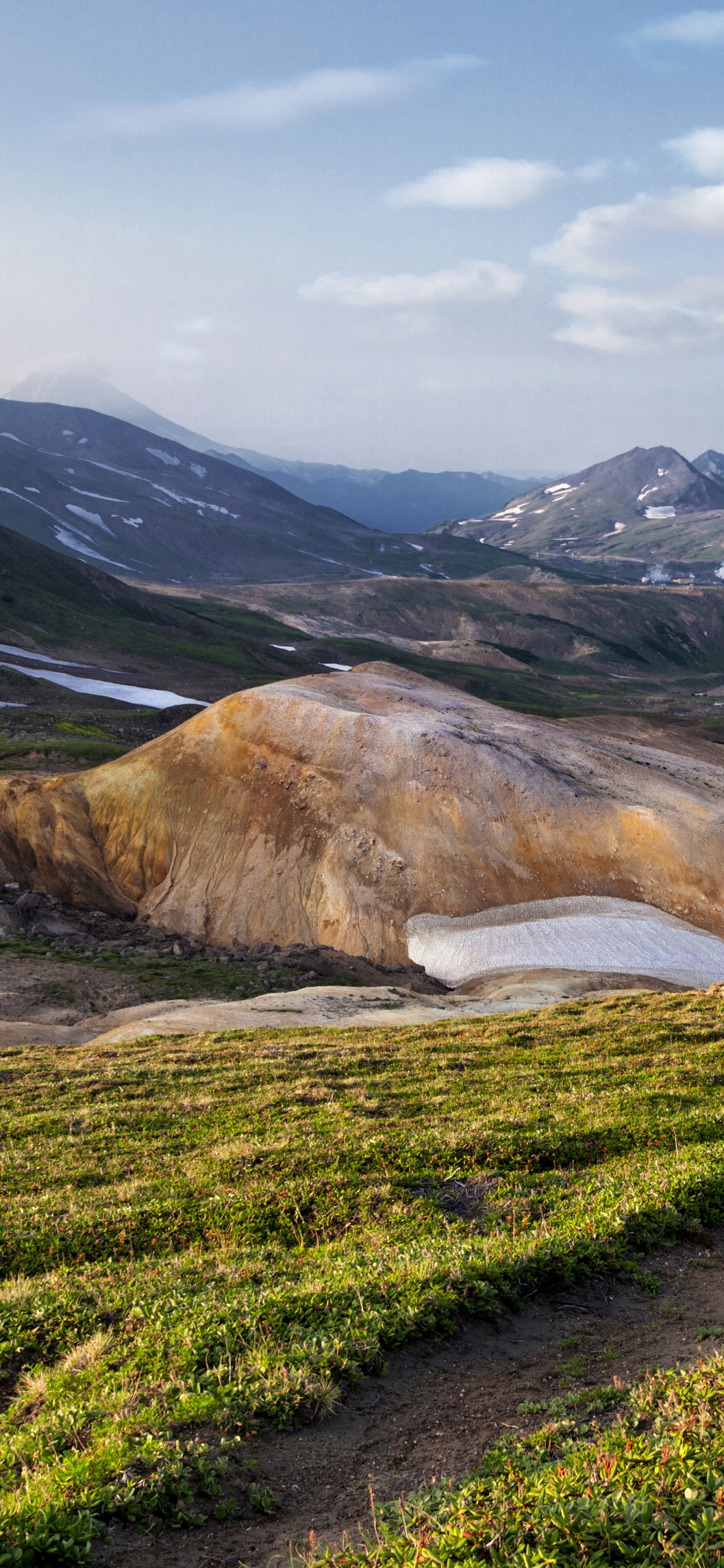 Обои вулканы камчатки, гора, природа, горный рельеф, нагорье в разрешении 1125x2436