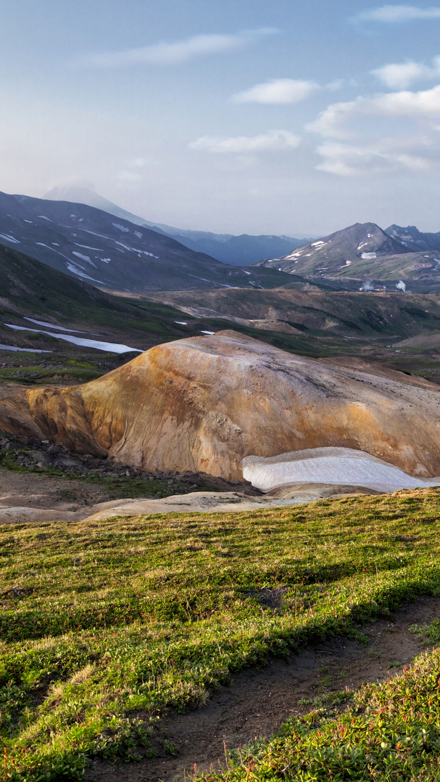 Обои вулканы камчатки, гора, природа, горный рельеф, нагорье в разрешении 1440x2560